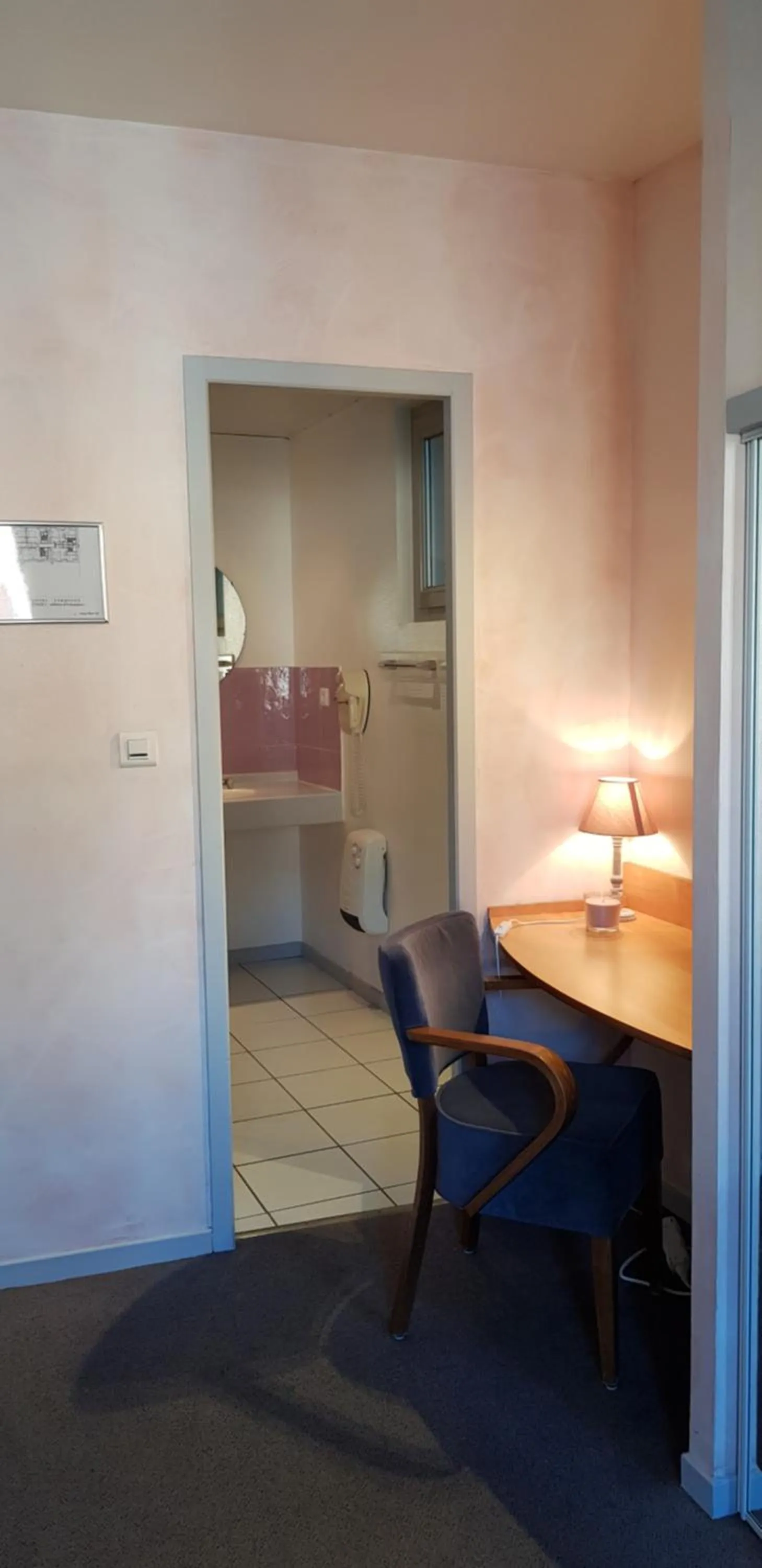 Shower in Hôtel Terminus