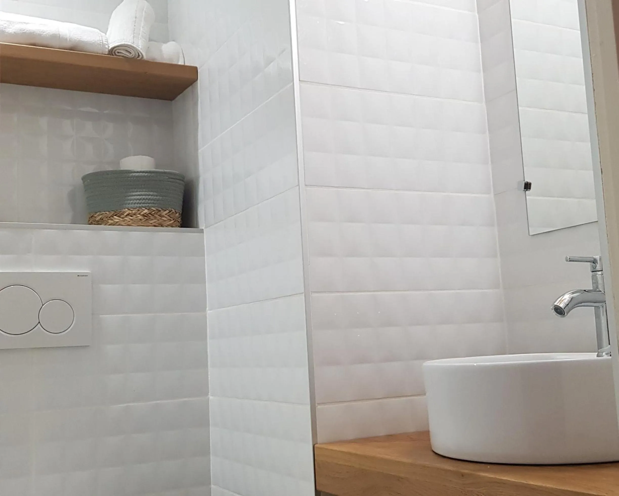 Shower in Hôtel Terminus