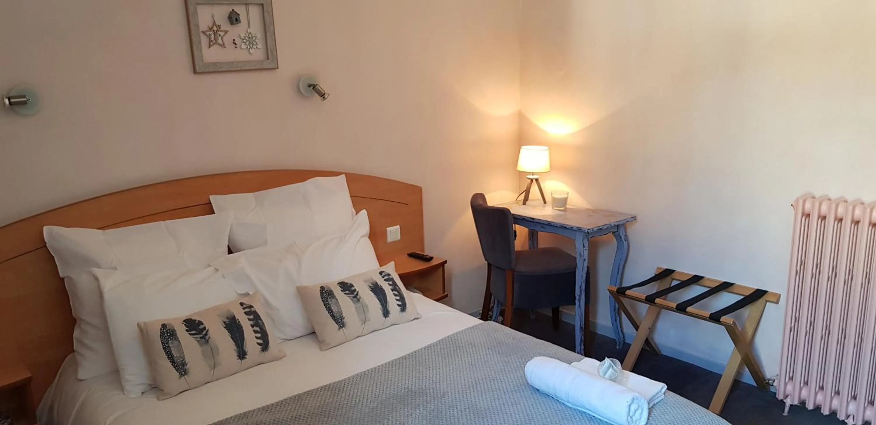 Bedroom, Bed in Hôtel Terminus