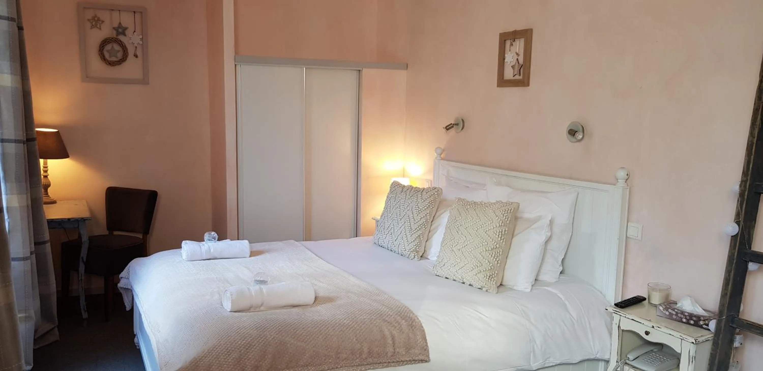 Bedroom, Bed in Hôtel Terminus