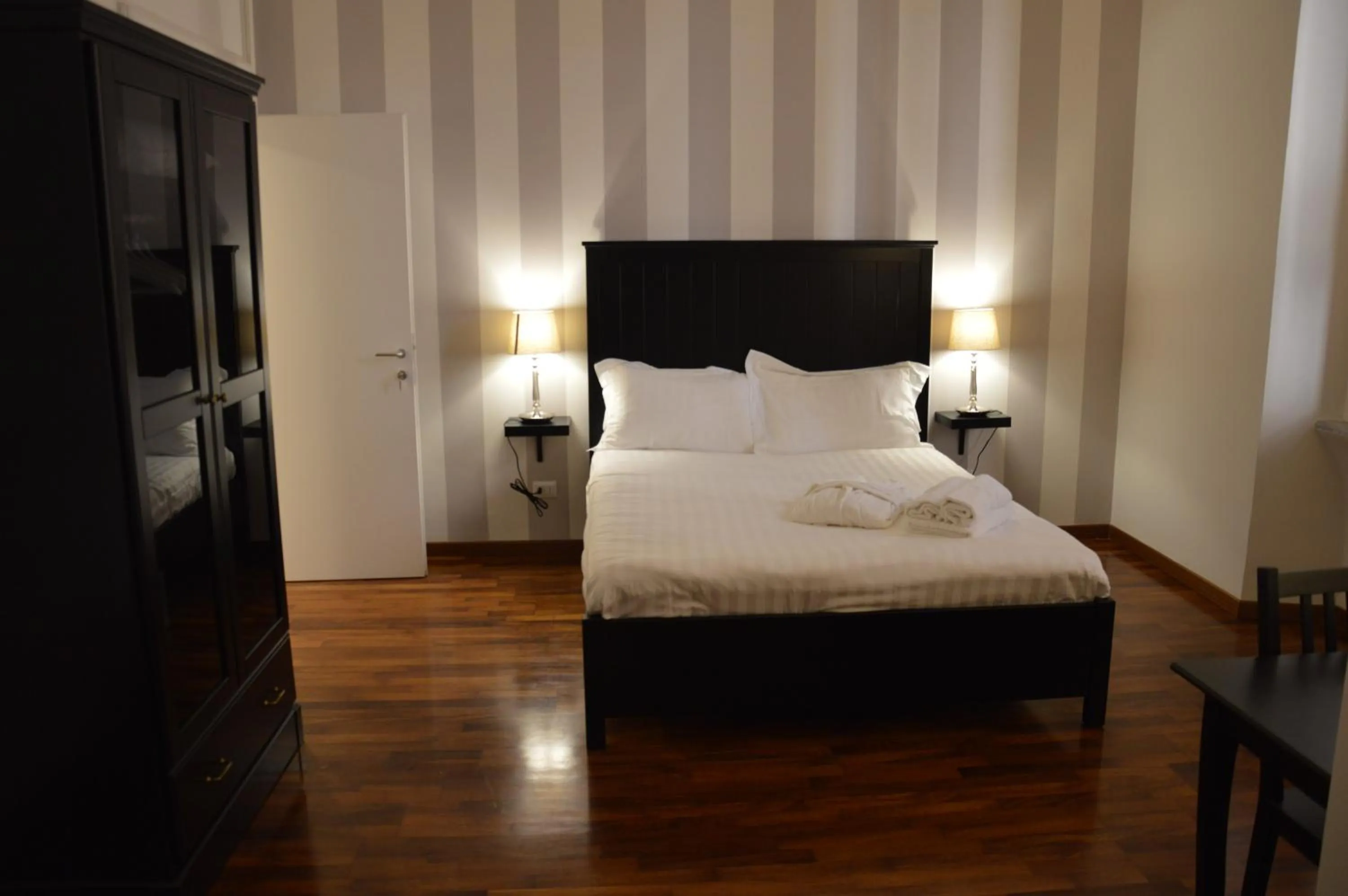 Photo of the whole room, Bed in Piazza Cavour Suite