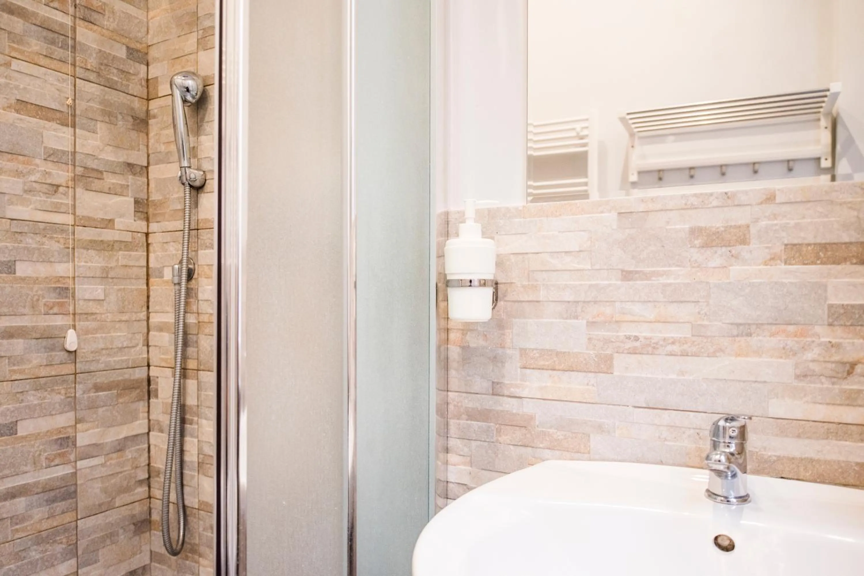 Shower in Piazza Cavour Suite