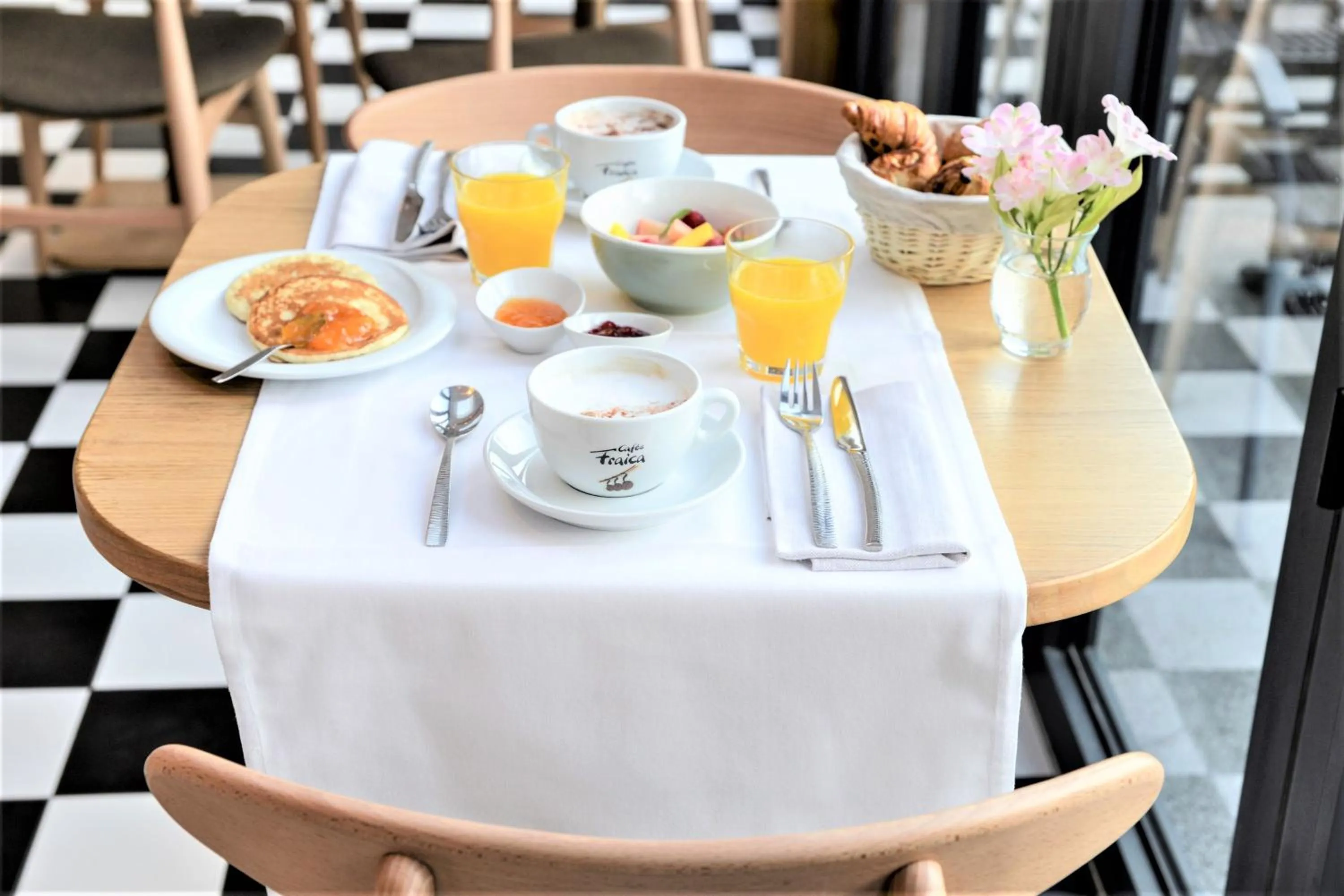 Buffet breakfast in Domaine de Charmeil