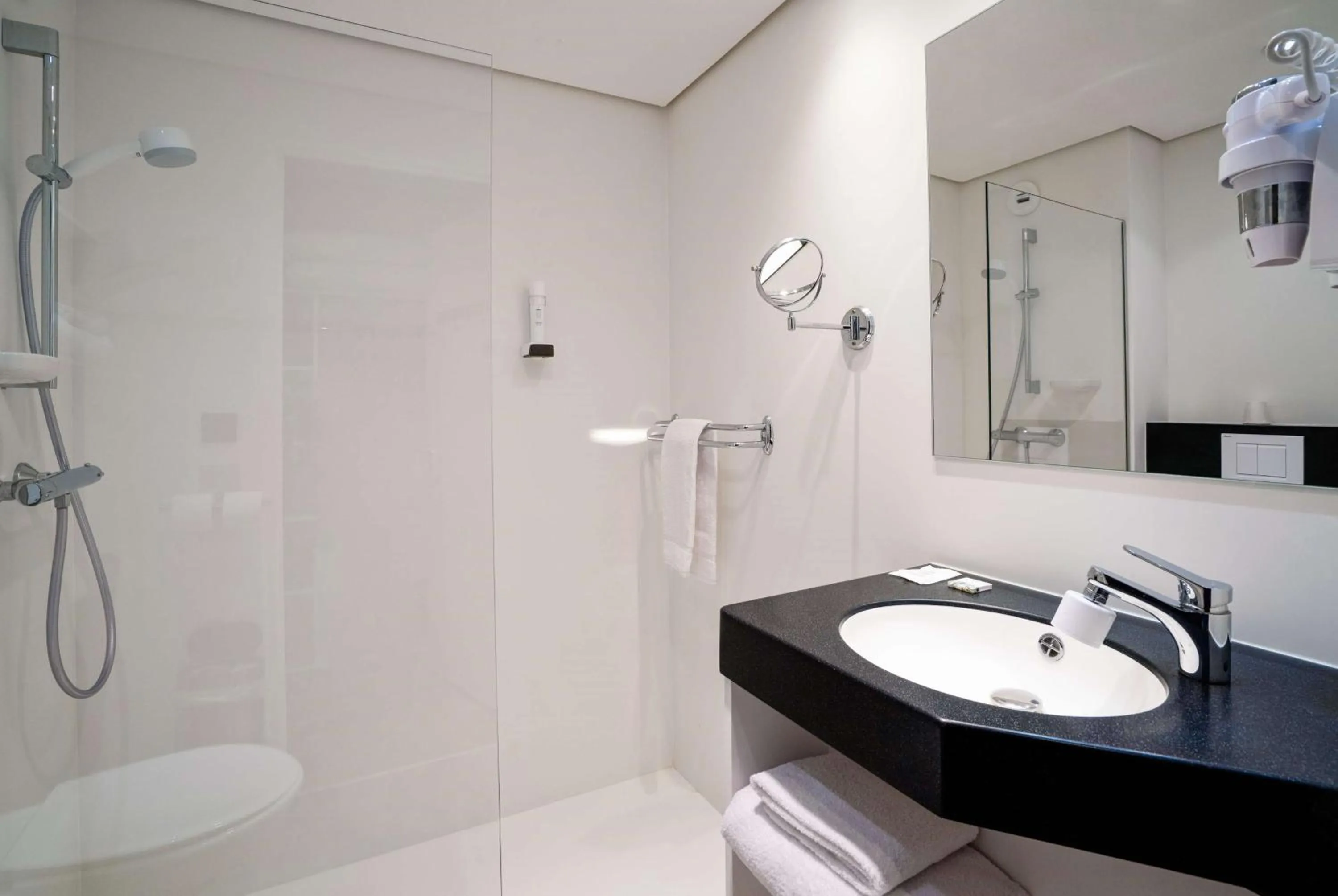 Shower in Domaine de Charmeil