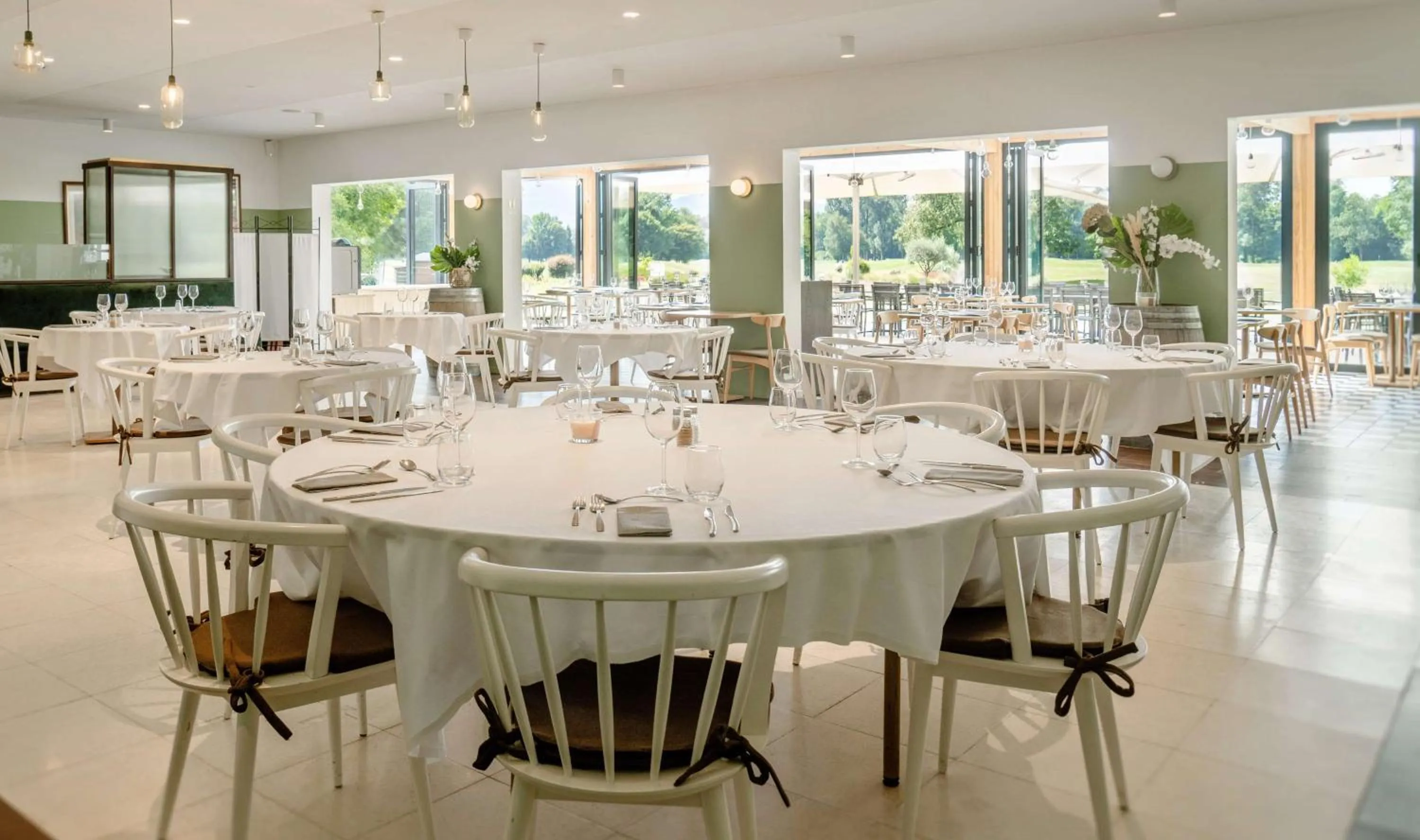 Restaurant/places to eat in Domaine de Charmeil