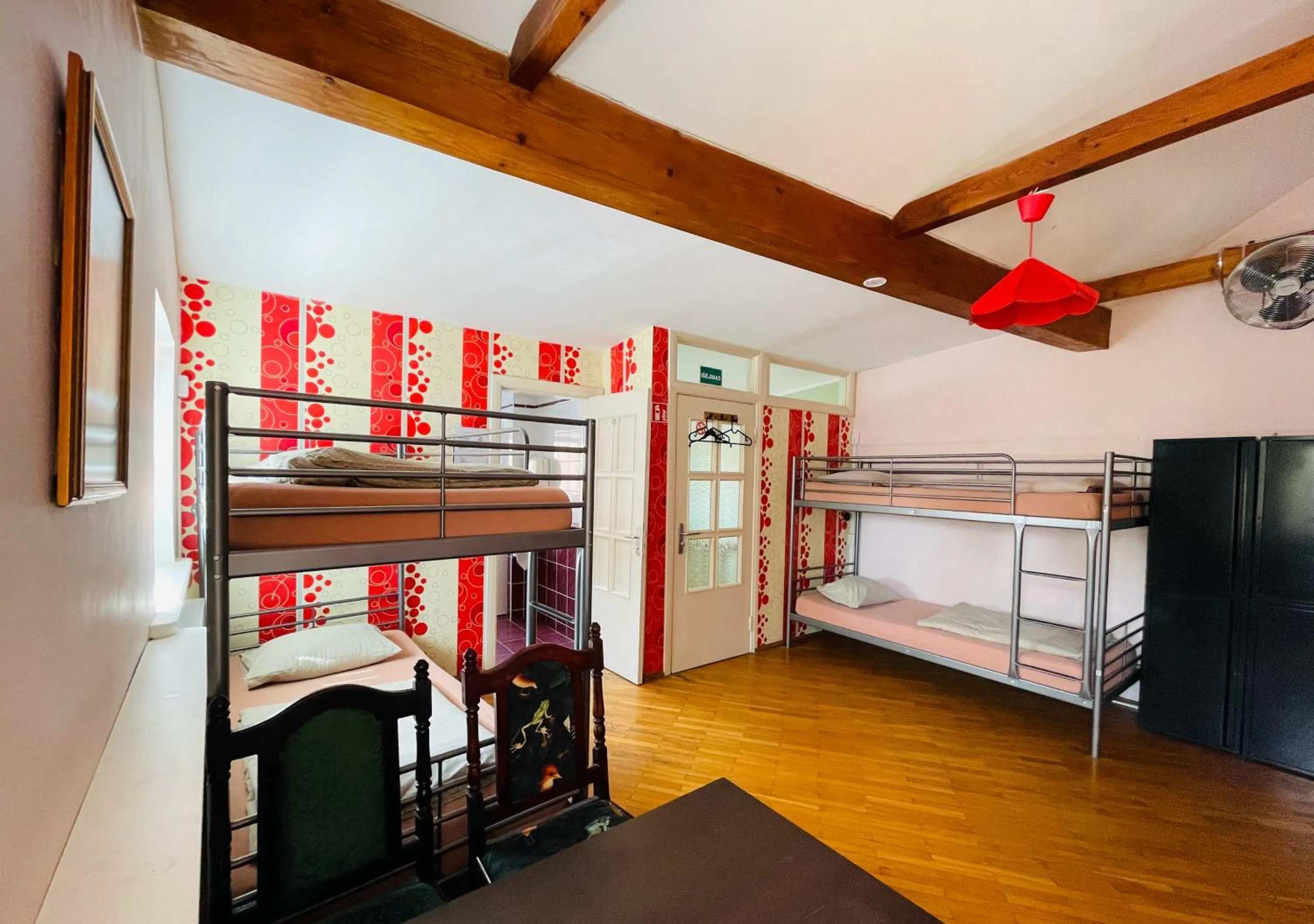 bunk bed, Bed in Mikalo House