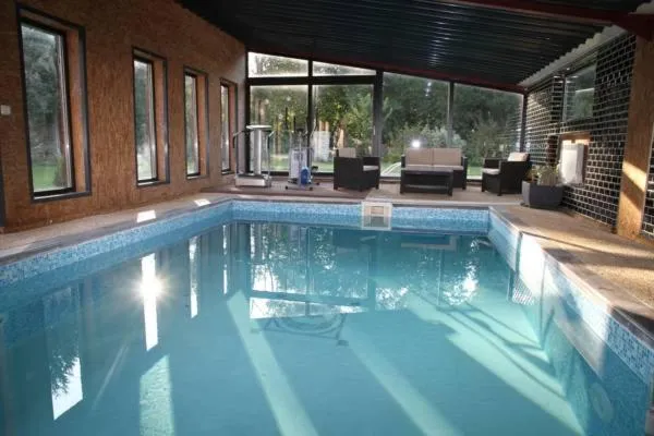 Swimming pool in Chambres d'Hotes Lorengrain