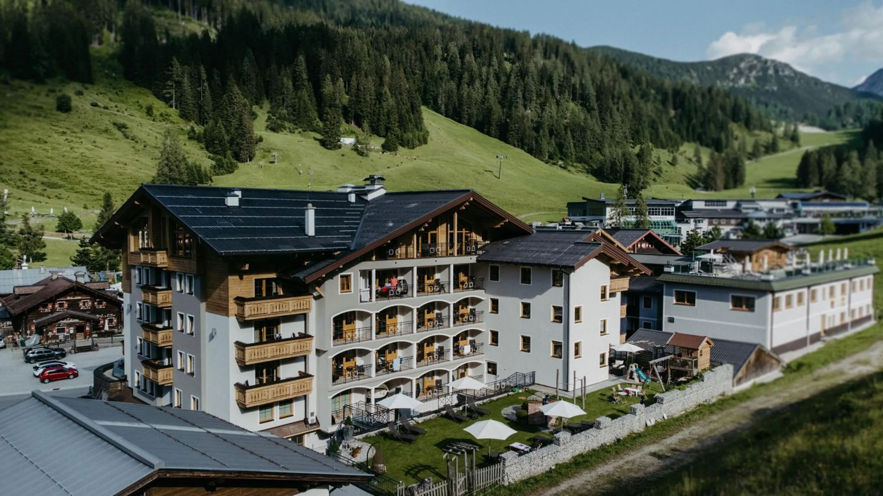 Property building in Hotel Salzburger Hof Zauchensee