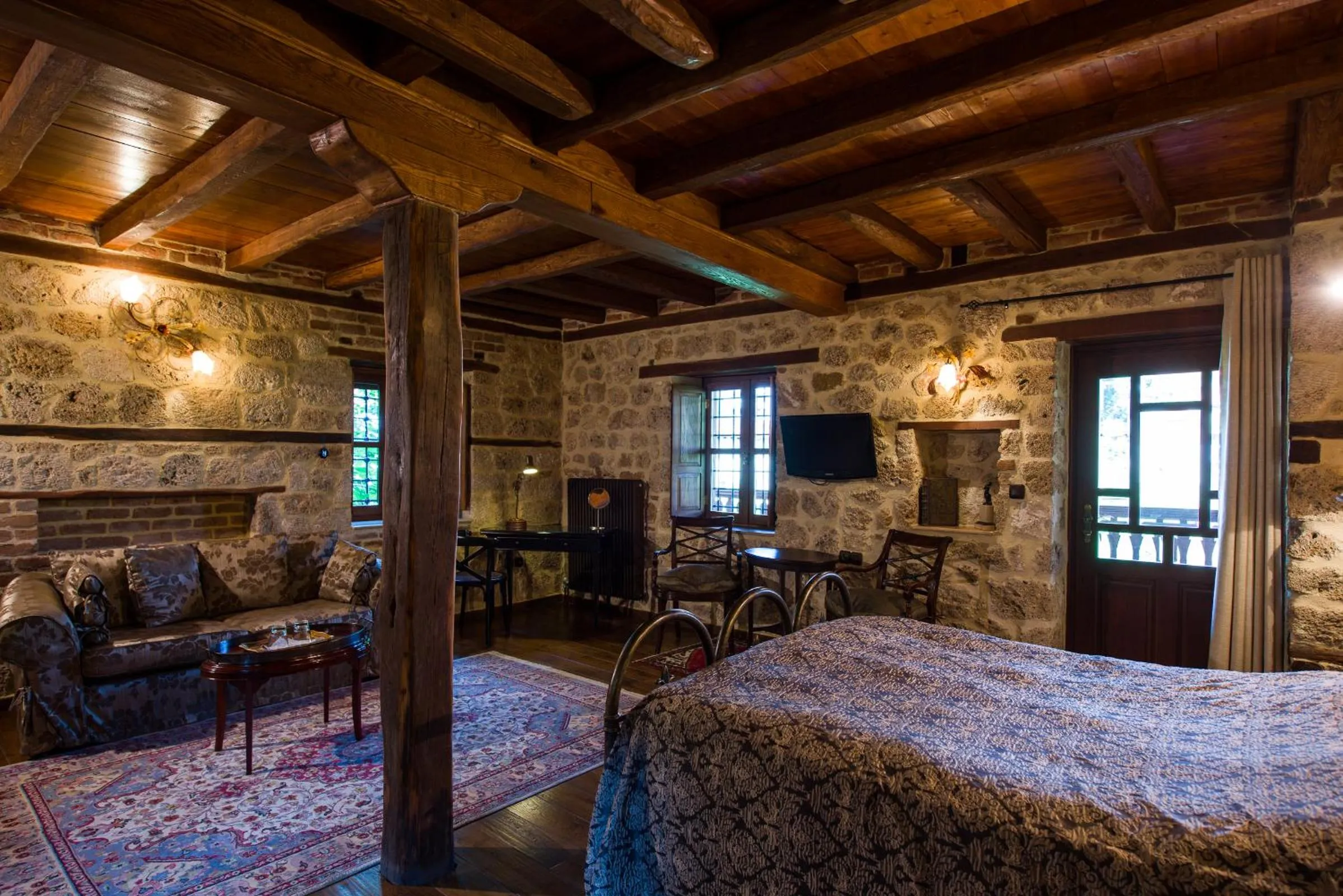 Photo of the whole room, Bed in Boutique Hotel Kokkino Spiti