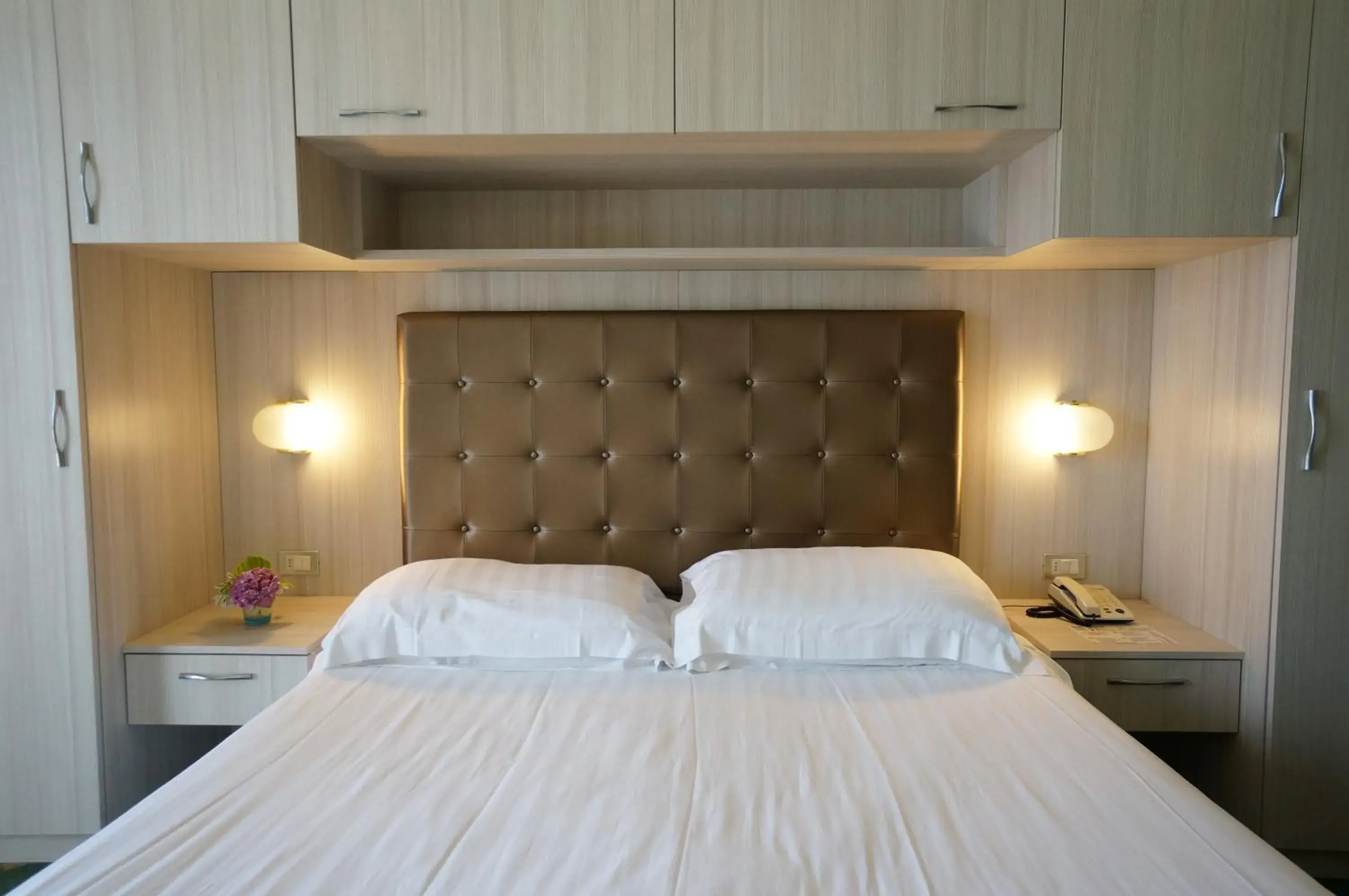 Economy Double Room with Lake View in Hotel Splendid Palace Economy Double Room with Lake View in Hotel Splendid Palace