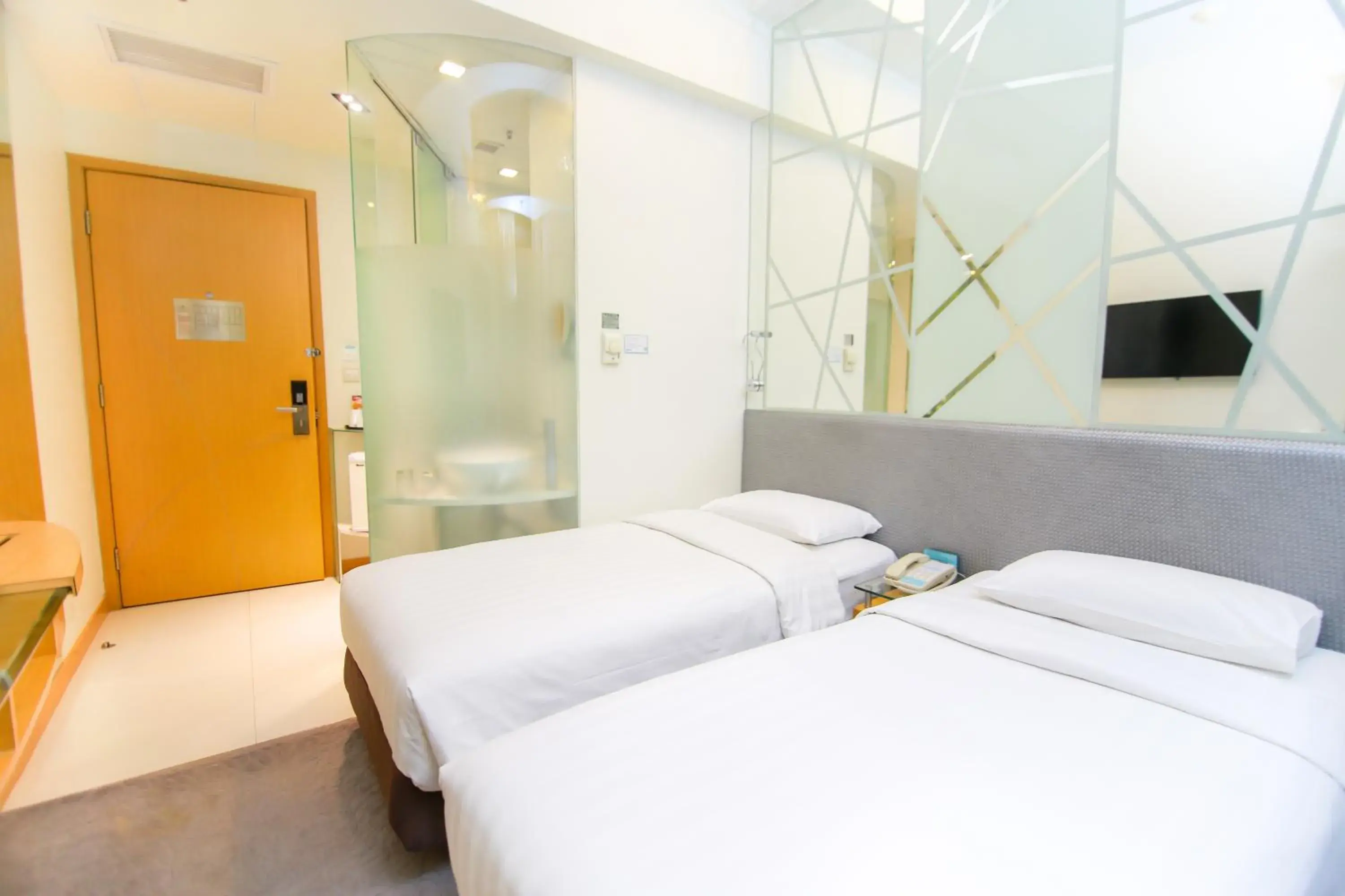 Photo of the whole room, Bed in Dorsett Mongkok, Hong Kong Photo of the whole room, Bed in Dorsett Mongkok, Hong Kong