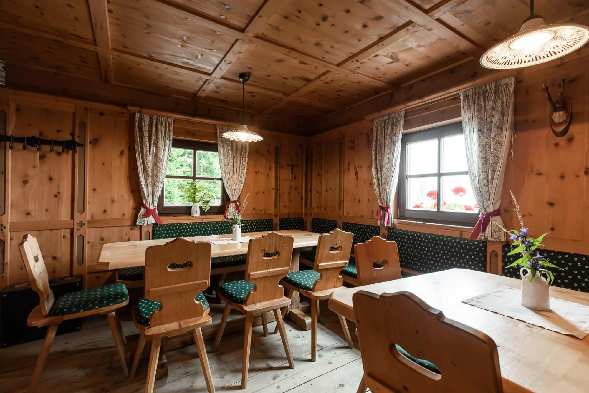 Restaurant/places to eat in Grossarler Hof Superior