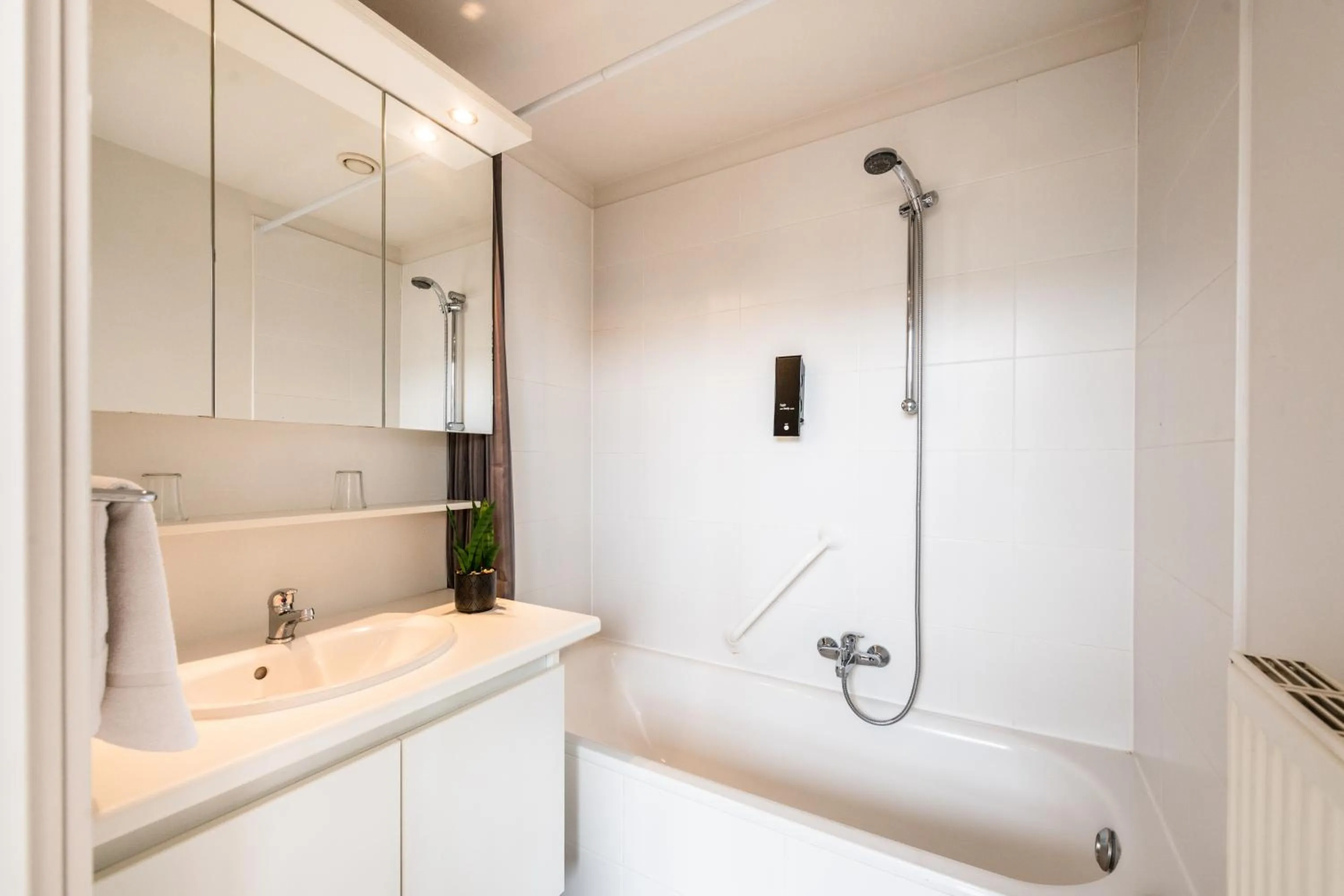 Shower in Belcasa Suitehotel