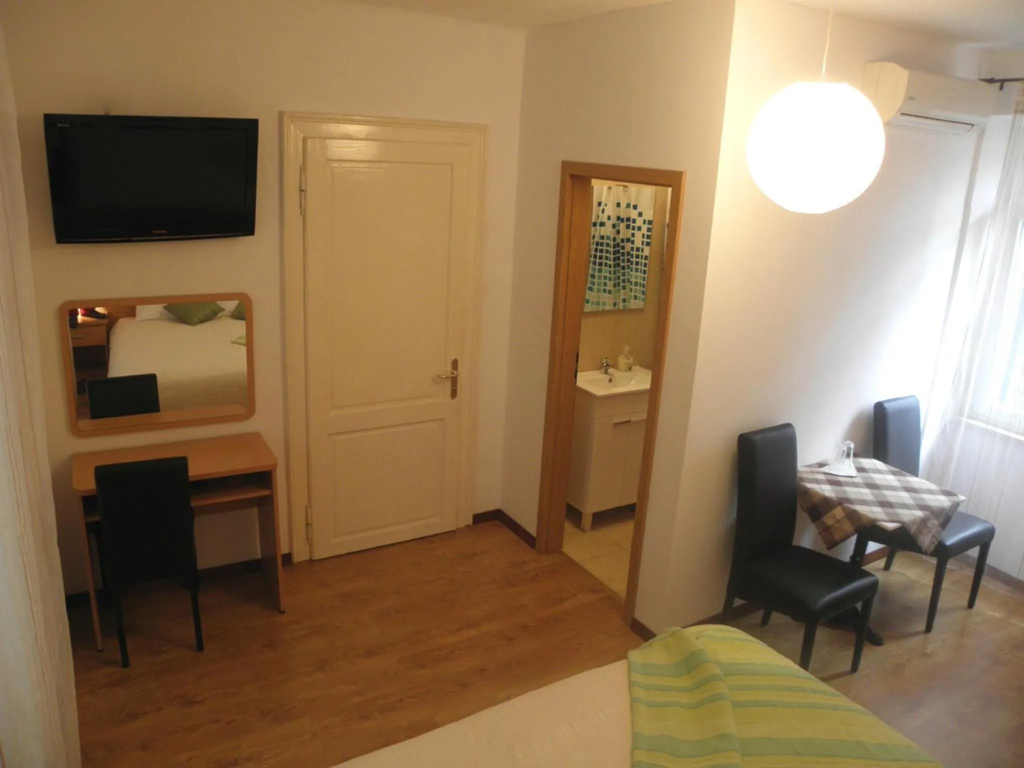 TV and multimedia, Bed in Pansion Sibenik