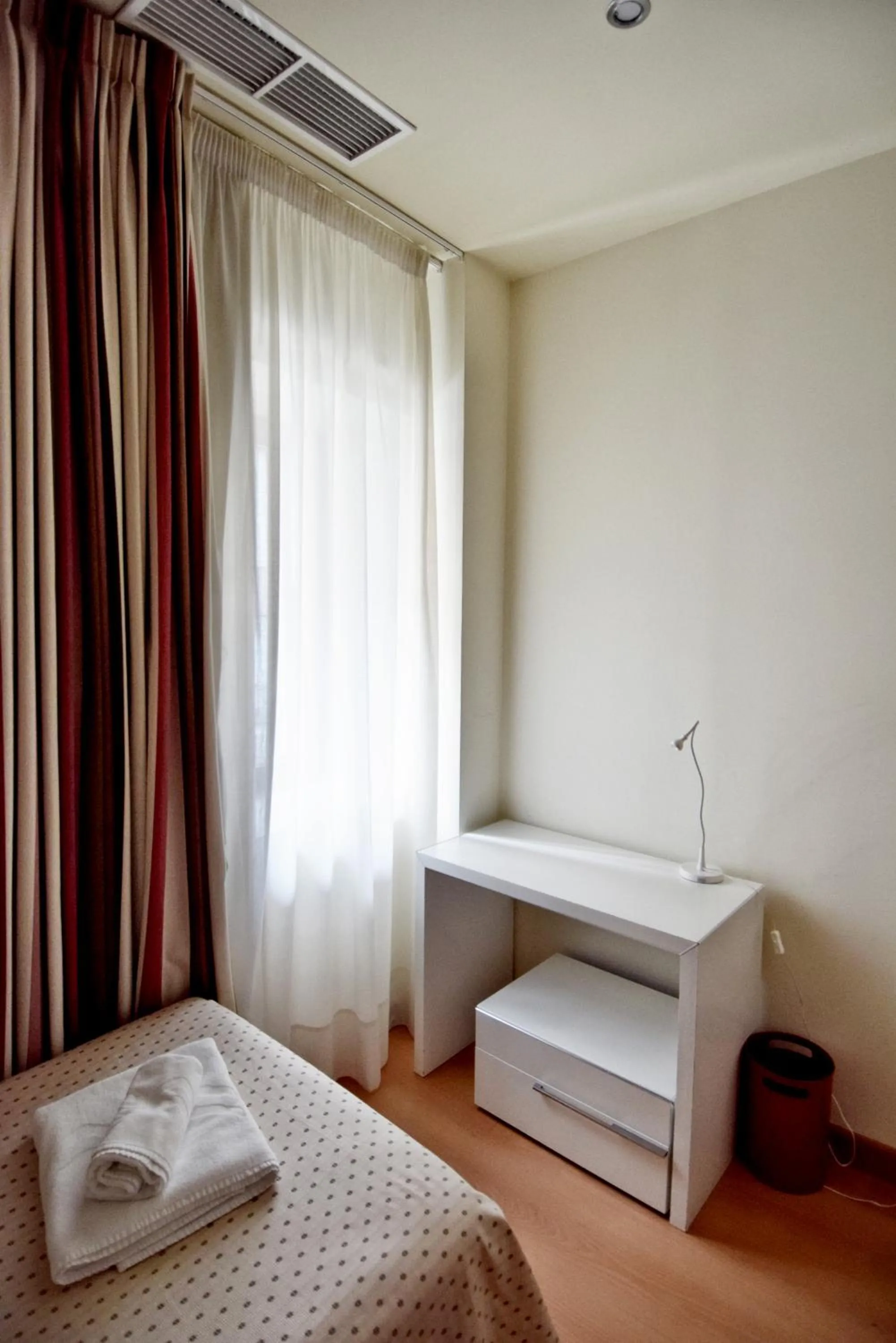 Seating area, Bed in Apartamentos María Luisa