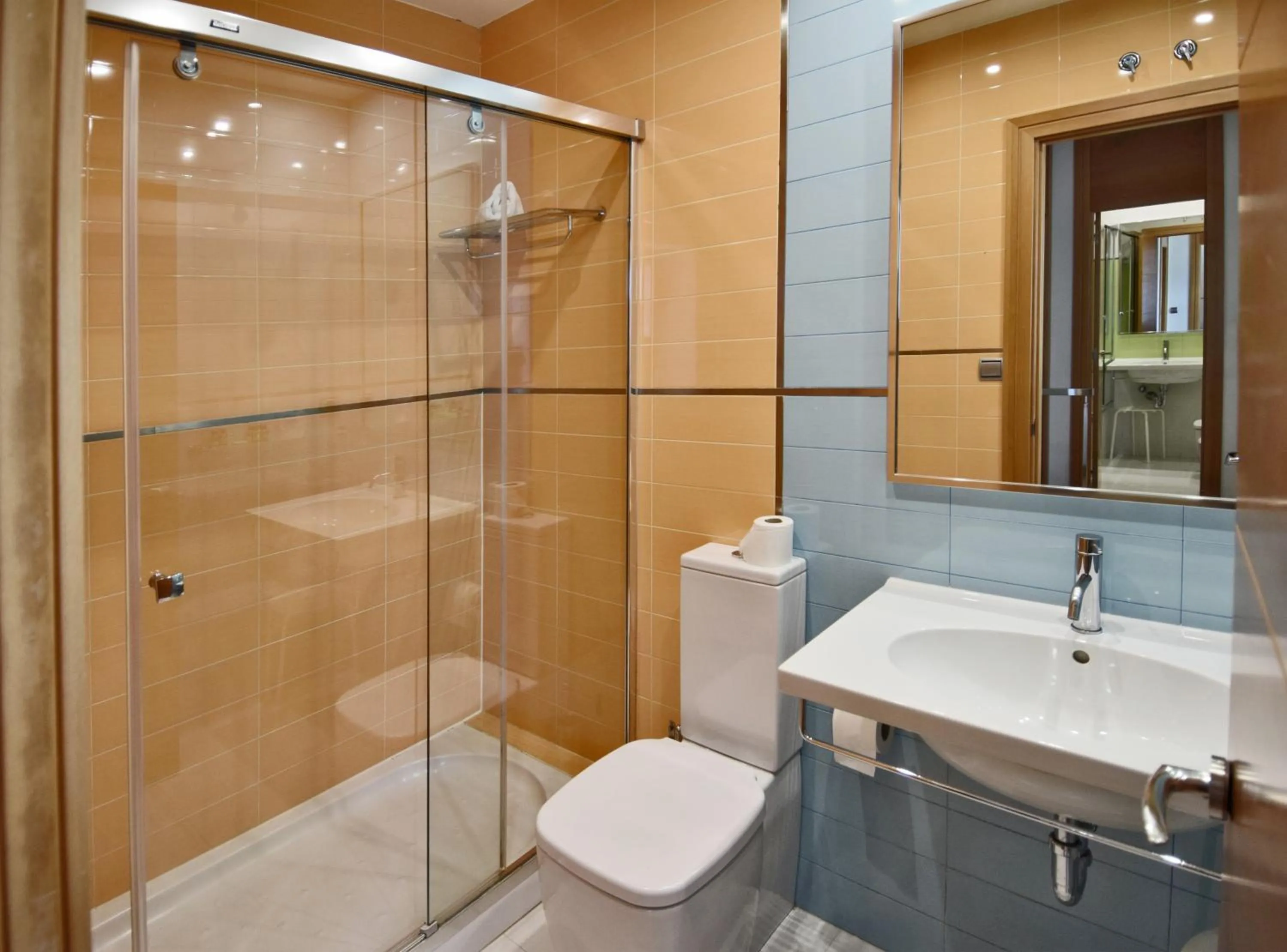Bathroom in Apartamentos María Luisa