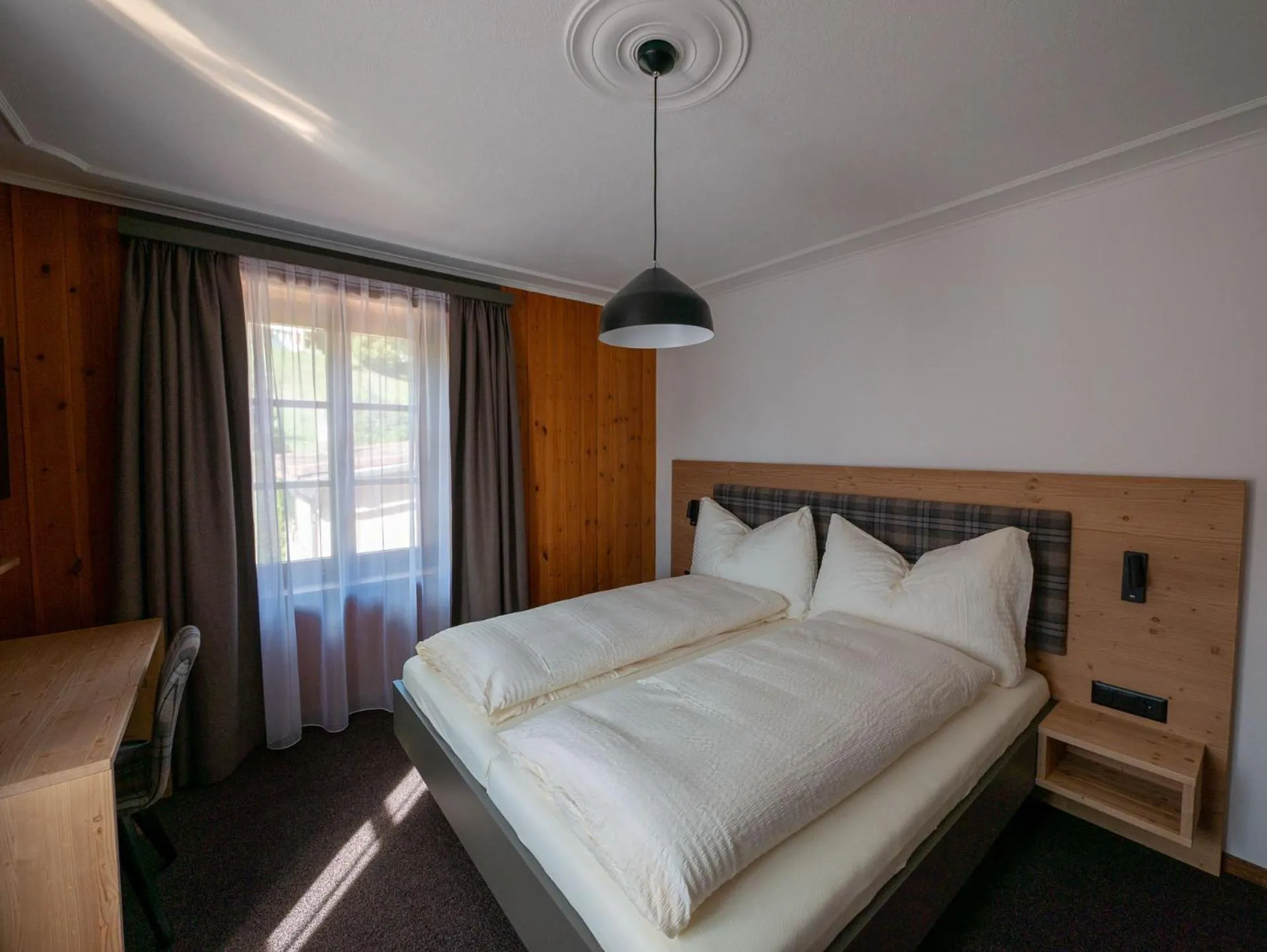 Bed in Hotel Restaurant Rätia