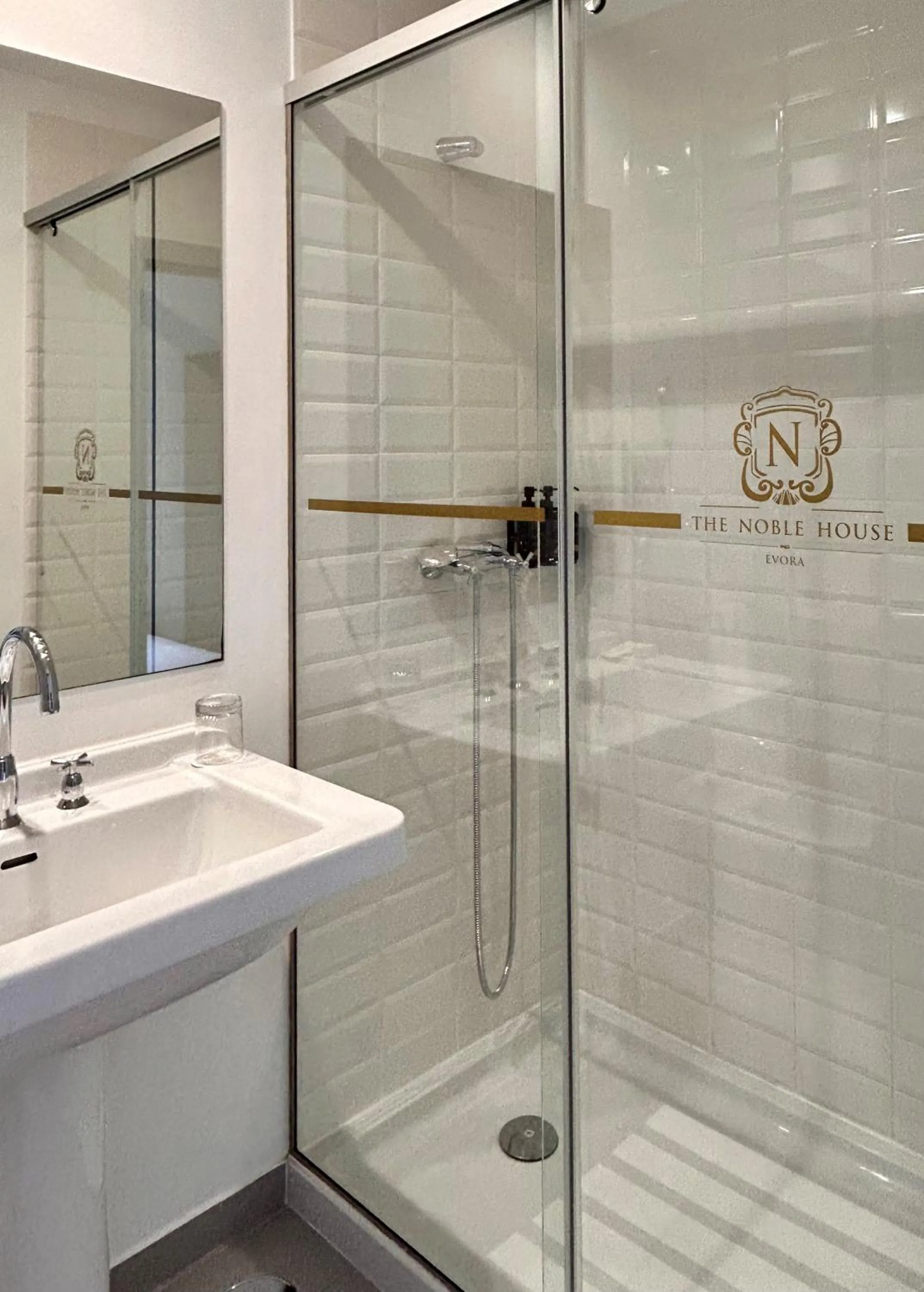 Shower in The Noble House - by Unlock Hotels