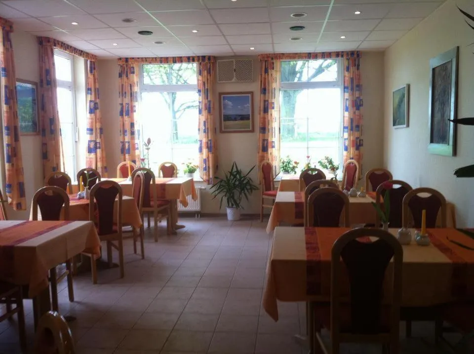 Restaurant/places to eat in Landhotel Am Peetscher See