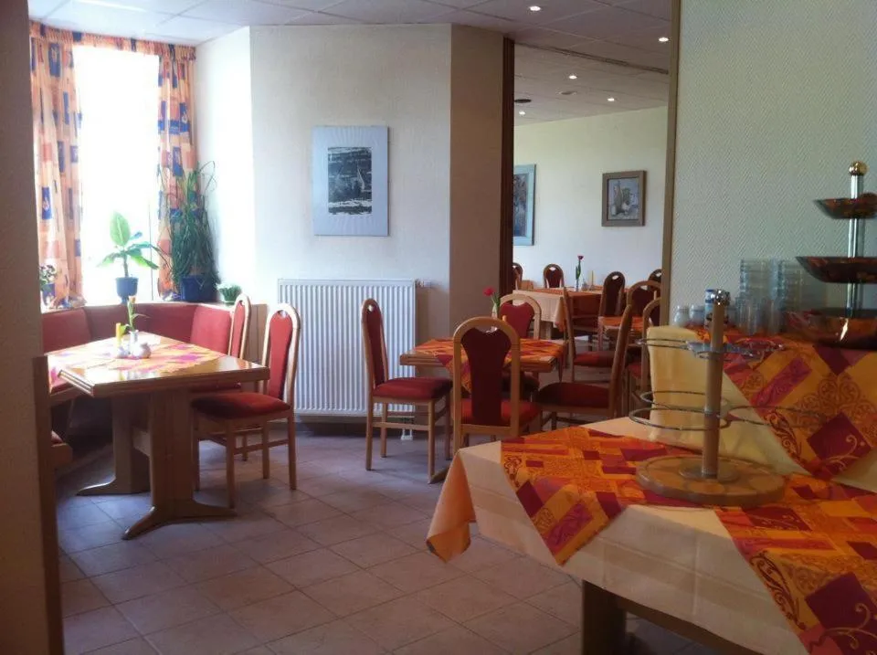 Restaurant/places to eat in Landhotel Am Peetscher See