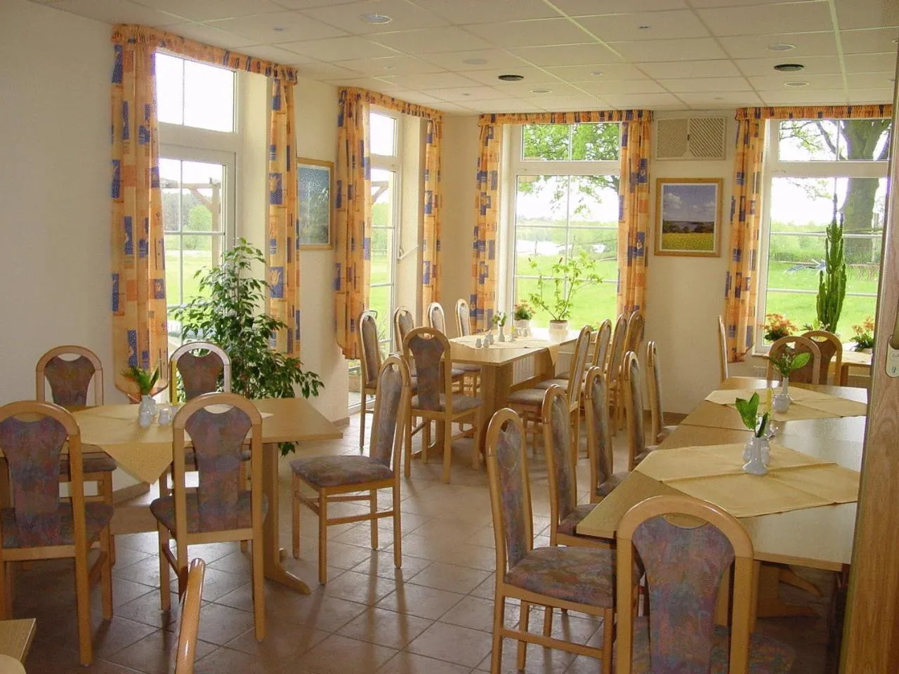 Restaurant/places to eat in Landhotel Am Peetscher See