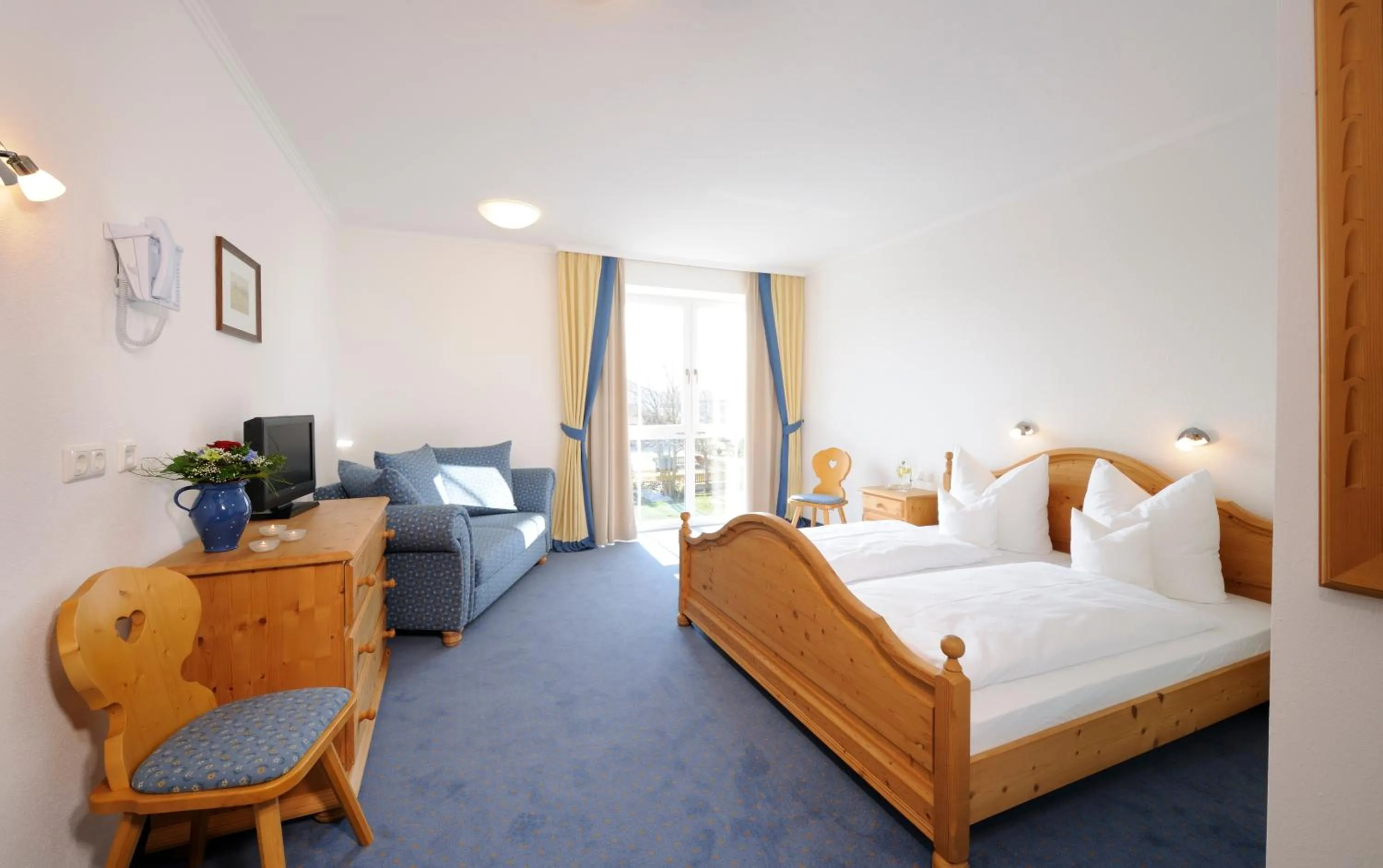 Living room, Bed in Hotel Inspiration Garni