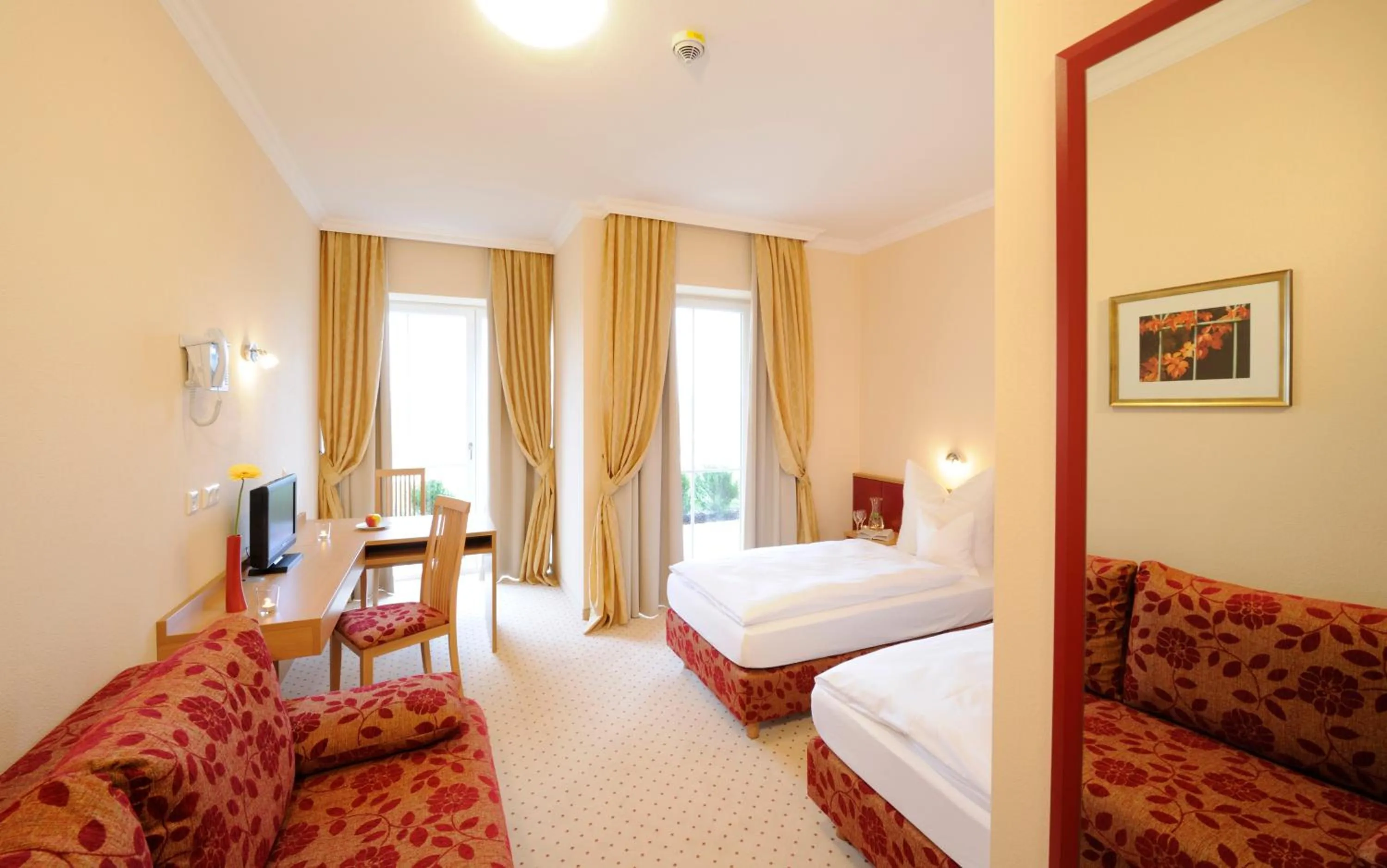 Living room, Bed in Hotel Inspiration Garni