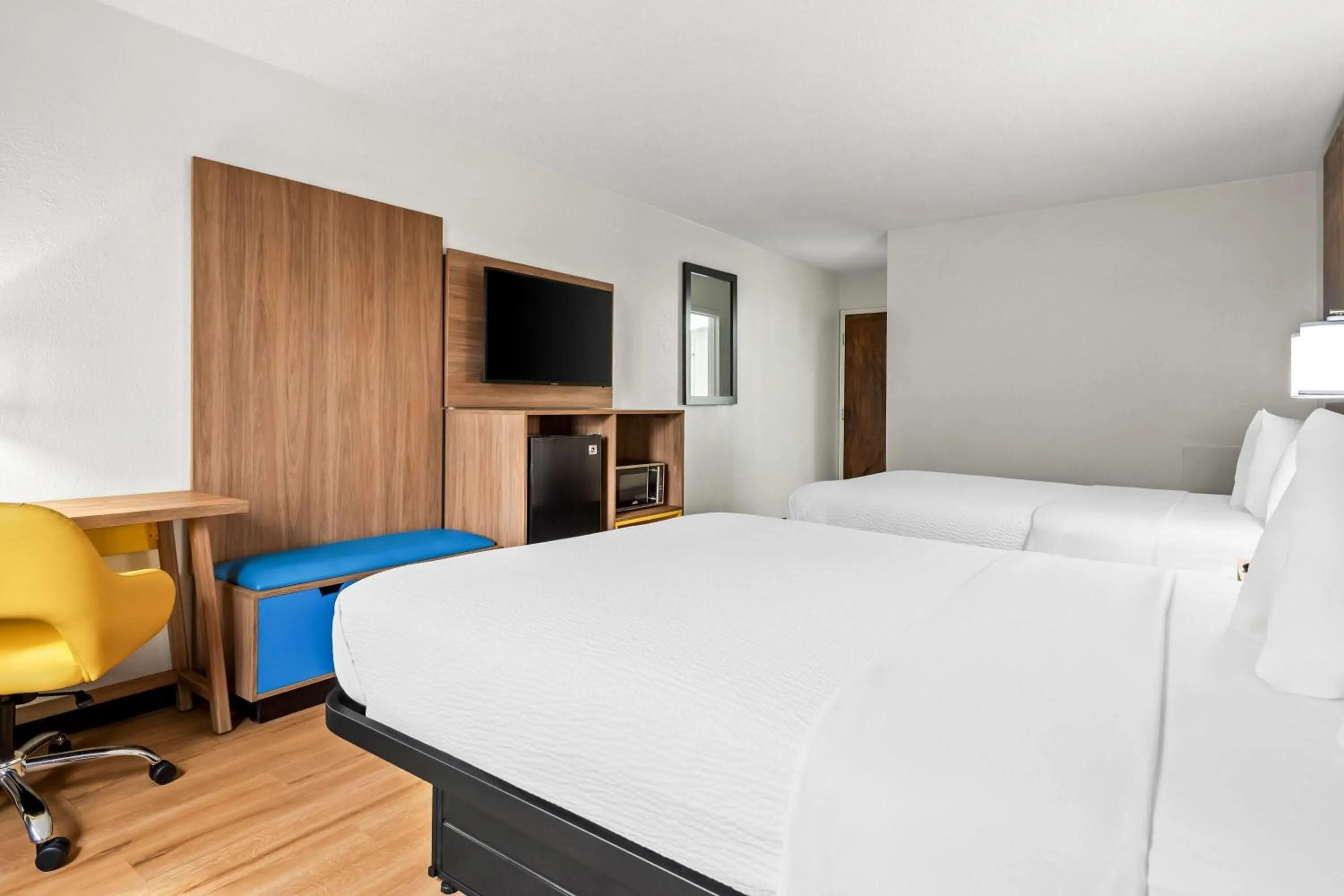 Bed in Days Inn by Wyndham Lancaster PA Dutch Country