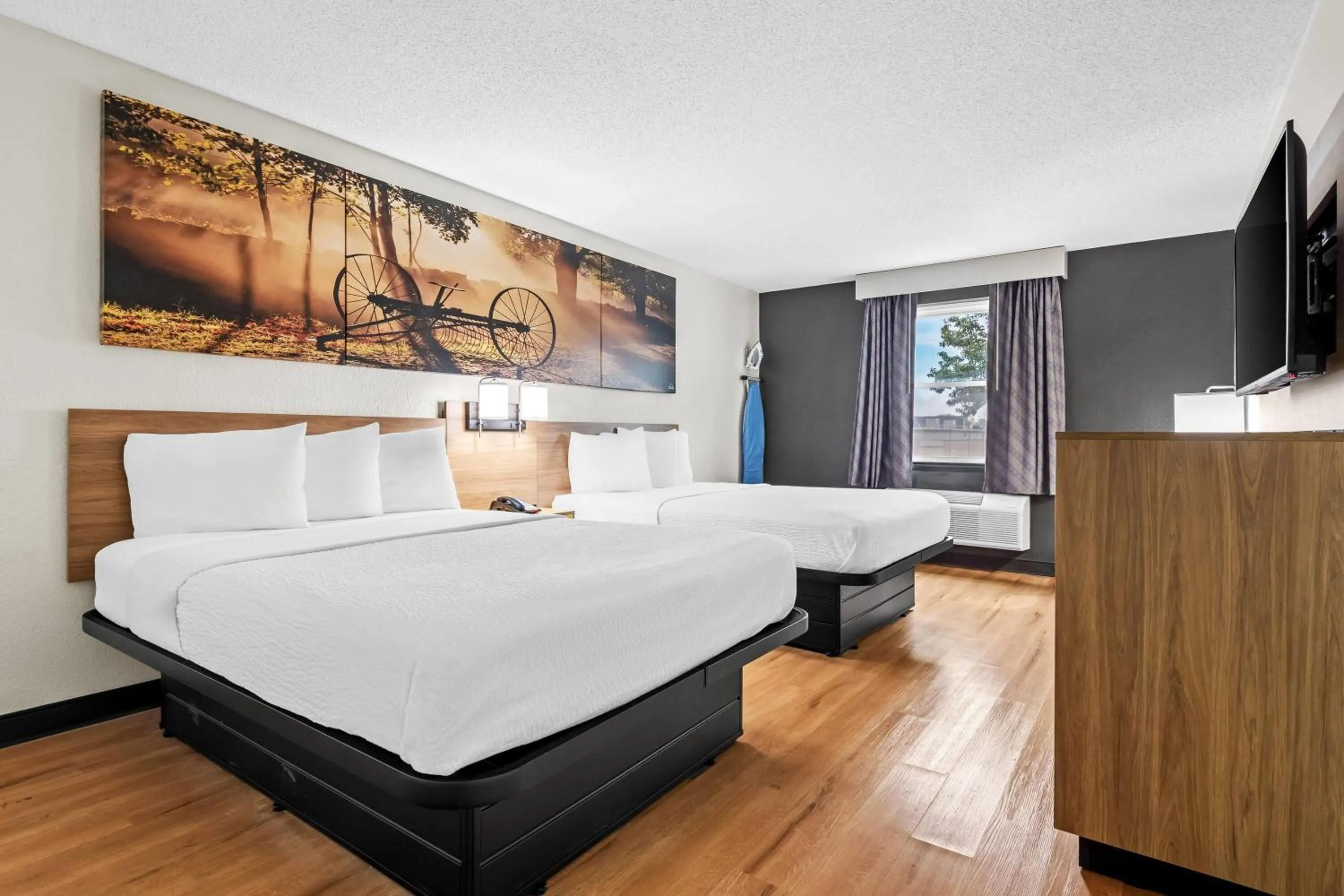 Bed in Days Inn by Wyndham Lancaster PA Dutch Country