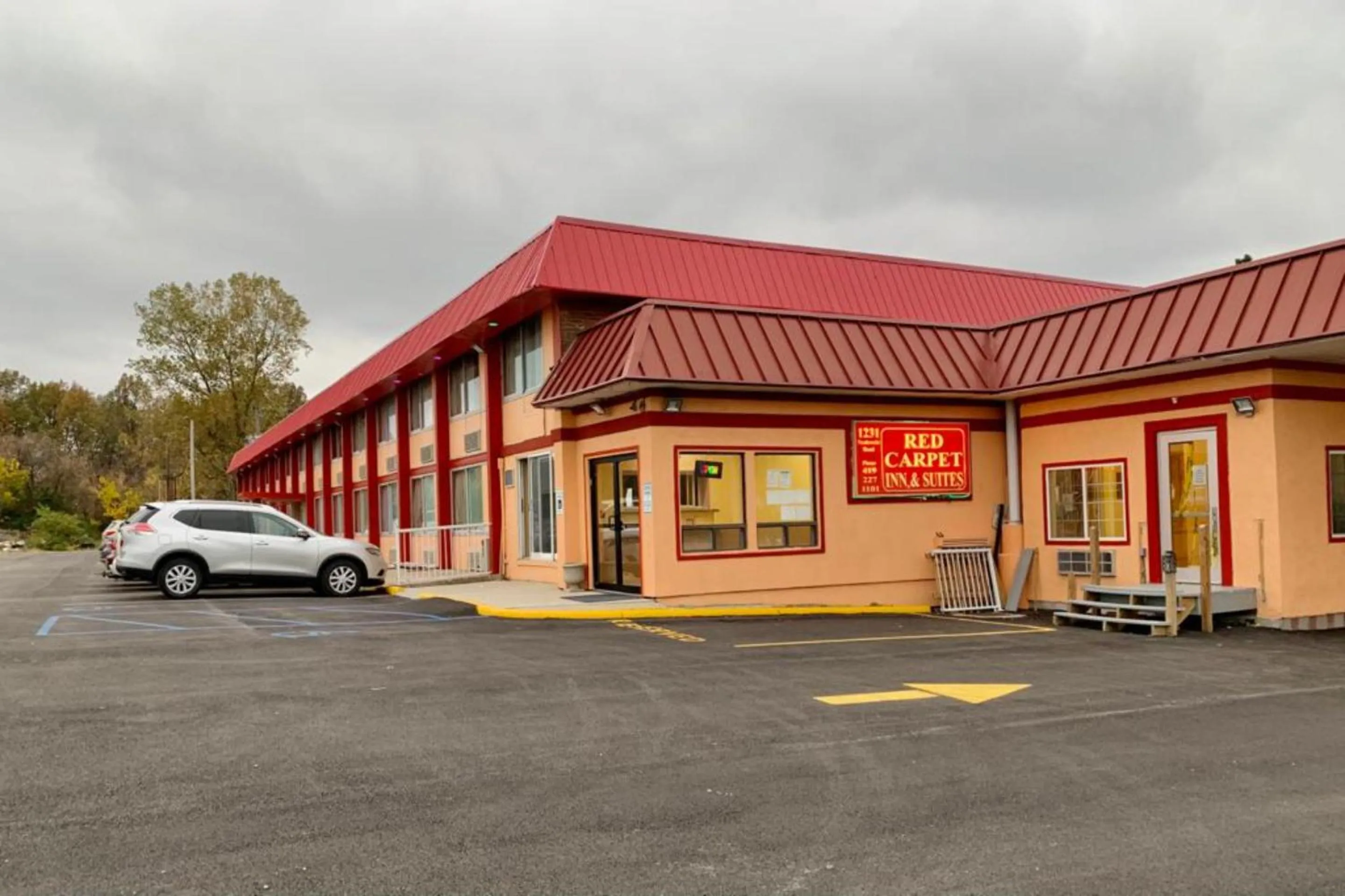 Parking in Red Carpet Inn & Suites Lima -Listing Partner