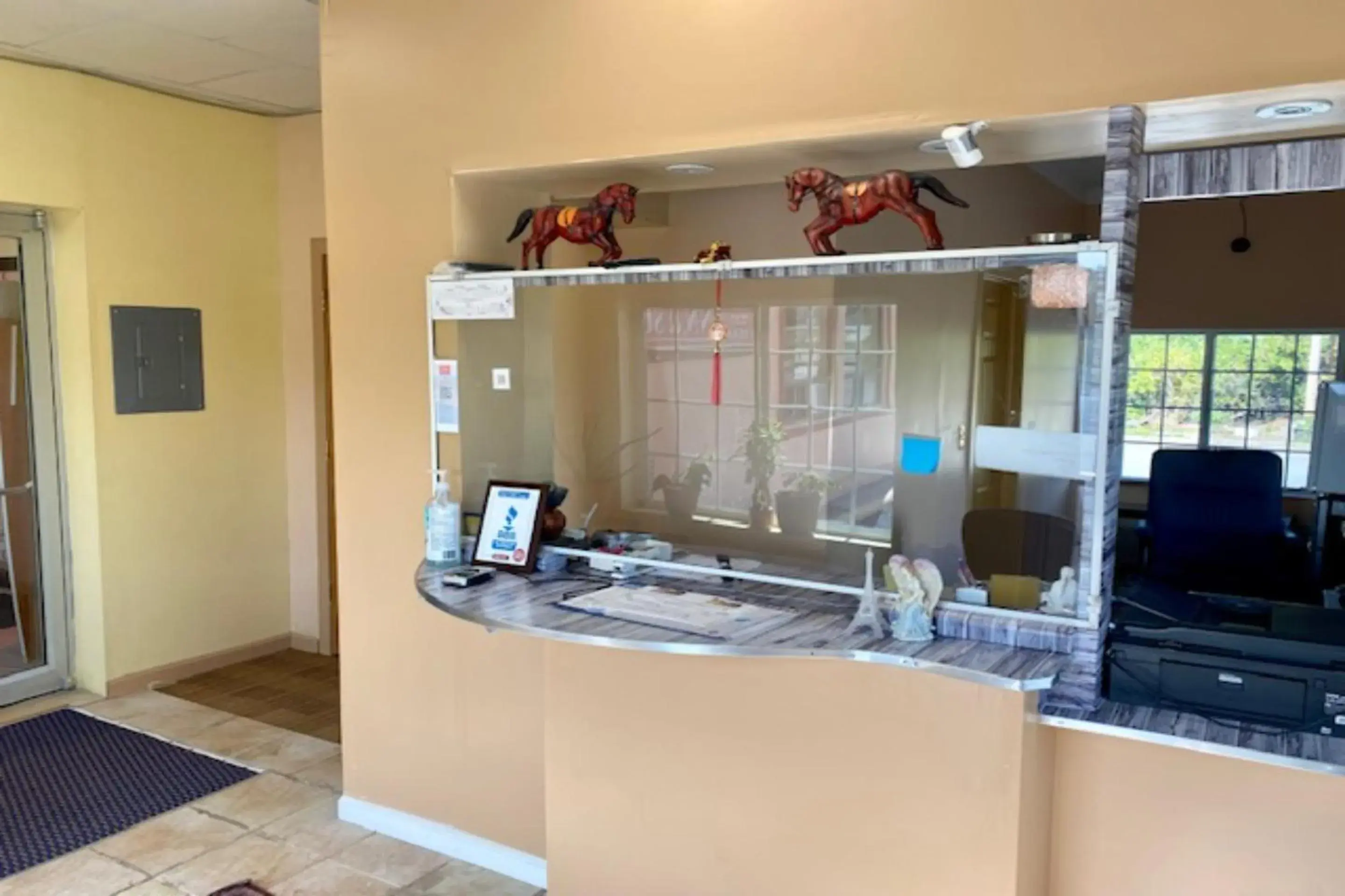 Lobby or reception in Red Carpet Inn & Suites Lima -Listing Partner Lobby or reception in Red Carpet Inn & Suites Lima -Listing Partner