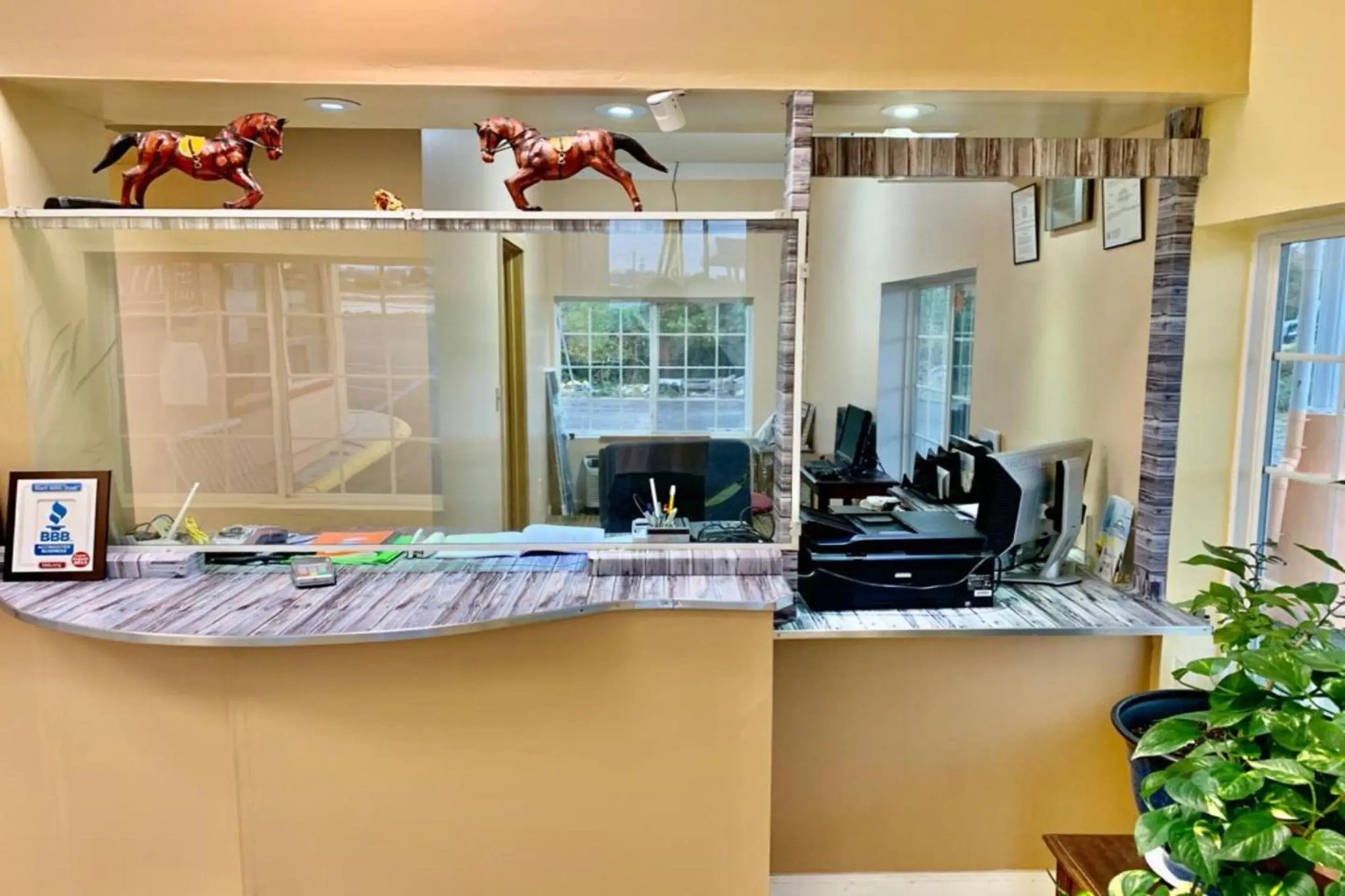 Lobby or reception in Red Carpet Inn & Suites Lima -Listing Partner Lobby or reception in Red Carpet Inn & Suites Lima -Listing Partner