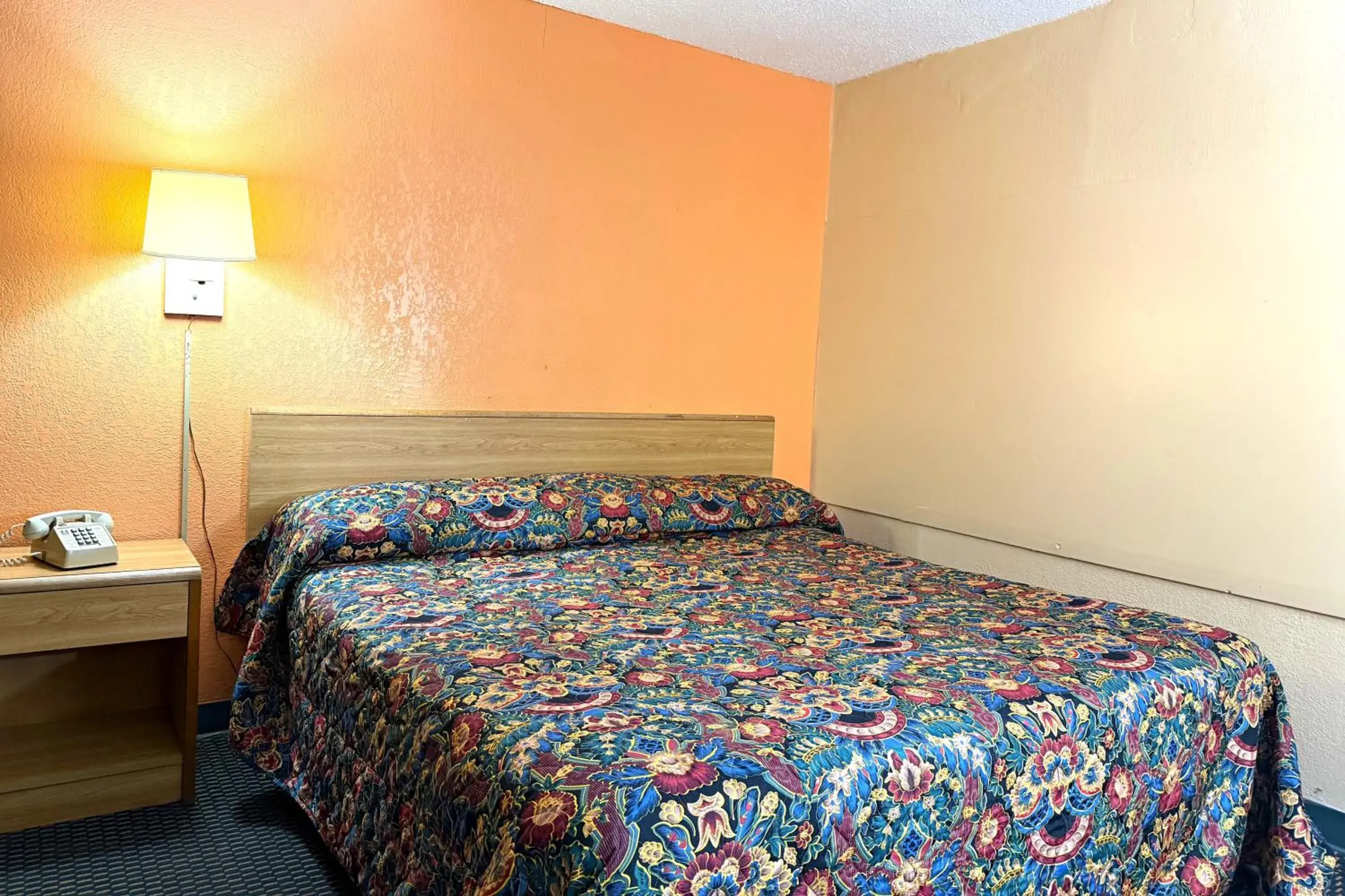 Bedroom, Bed in Red Carpet Inn & Suites Lima -Listing Partner Bedroom, Bed in Red Carpet Inn & Suites Lima -Listing Partner