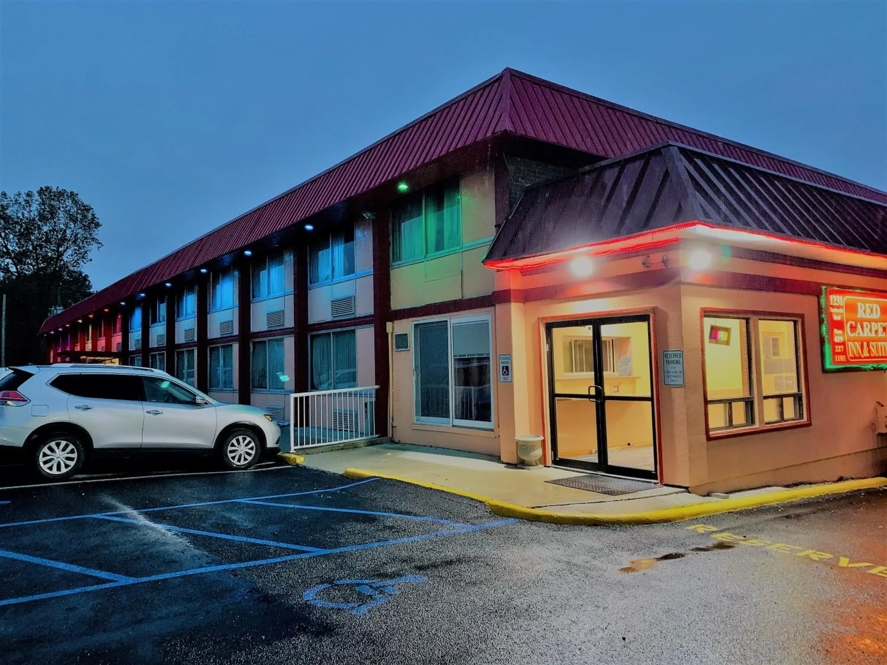 Property Building in Red Carpet Inn & Suites Lima