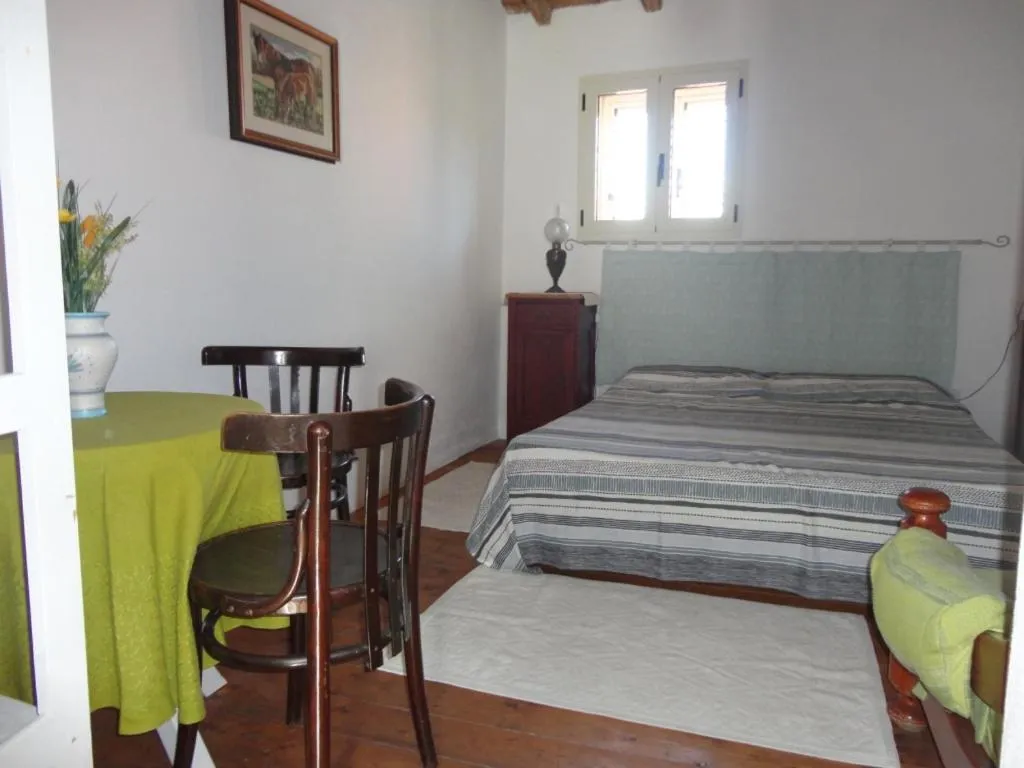 Photo of the whole room, Bed in B&B DOMU INCANTO Sa Domu sarrabesa