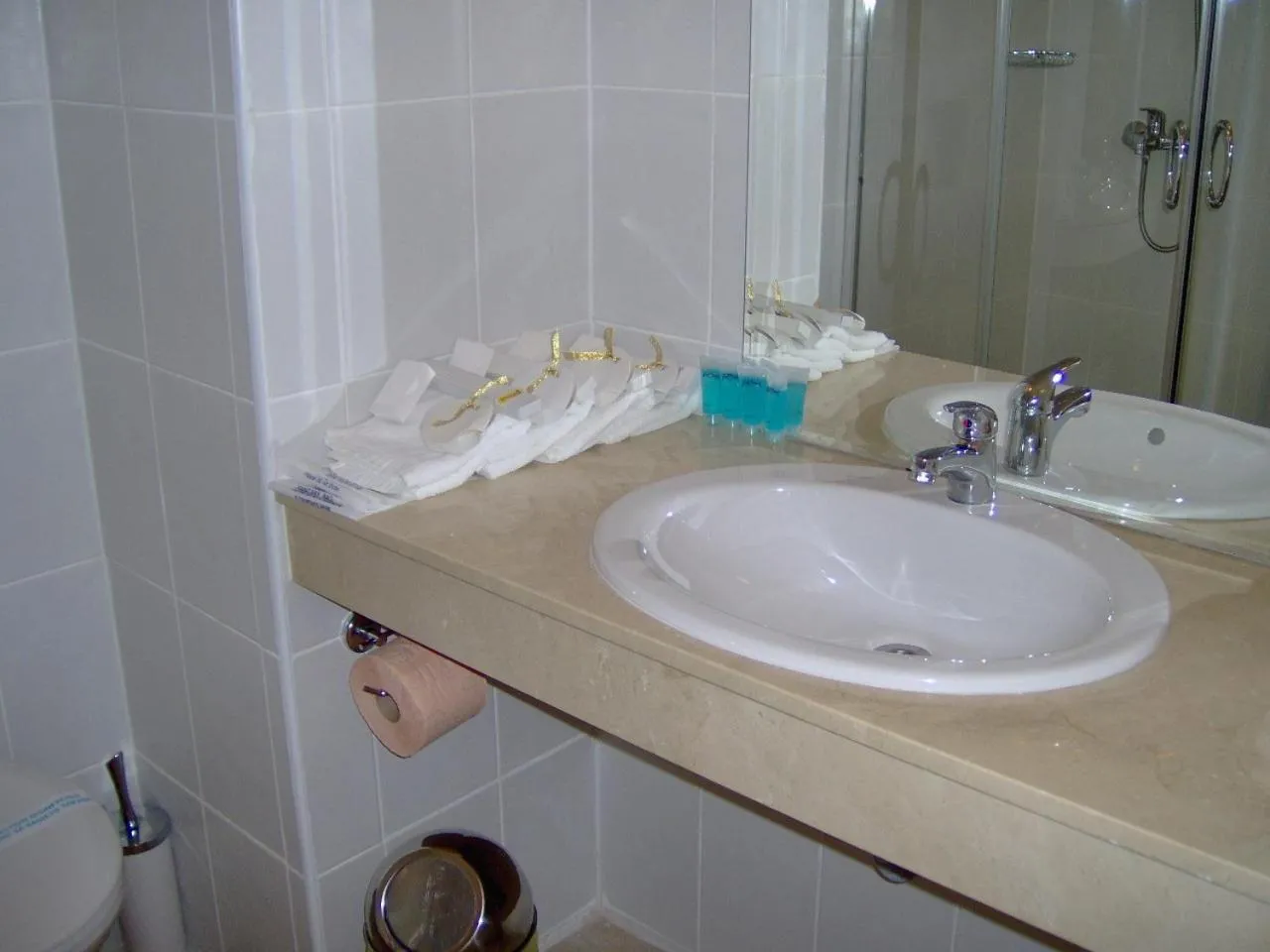 Bathroom in Aparthotel Romance