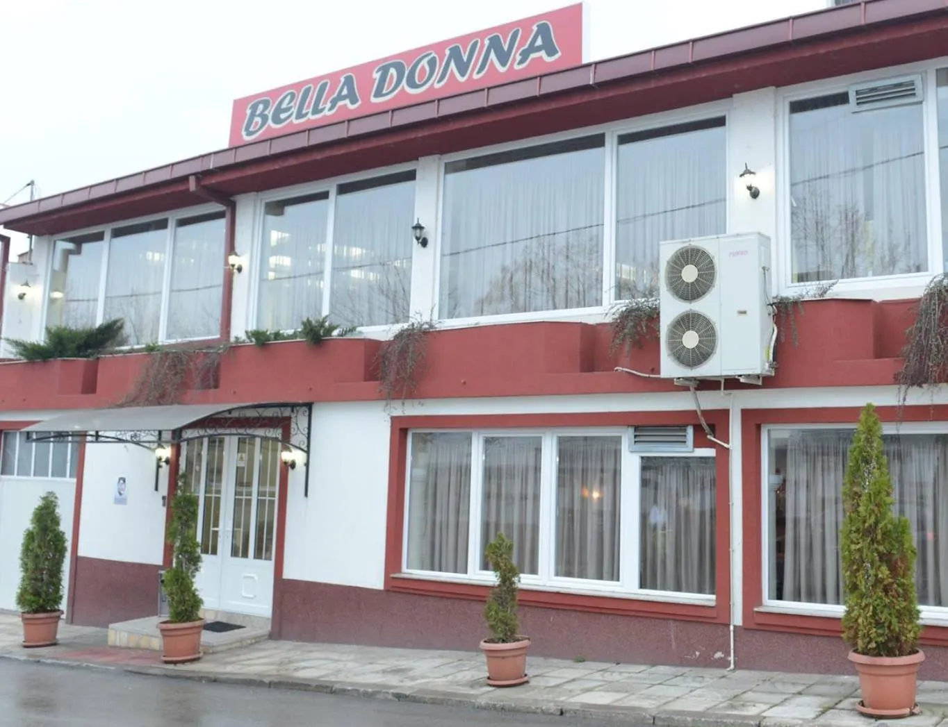 Facade/entrance in Hotel Bella Donna