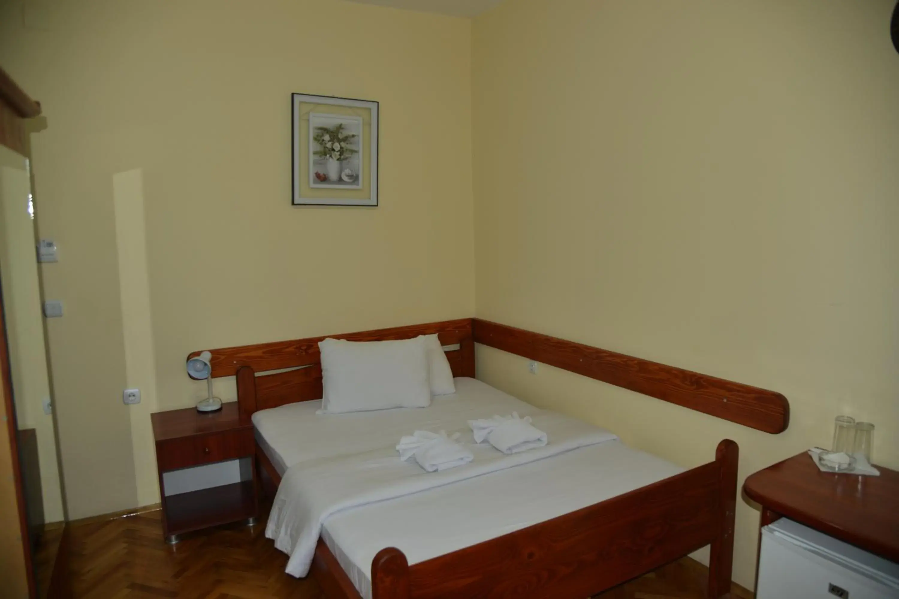 Double Room with Private Bathroom - single occupancy in Hotel Bella Donna Double Room with Private Bathroom - single occupancy in Hotel Bella Donna