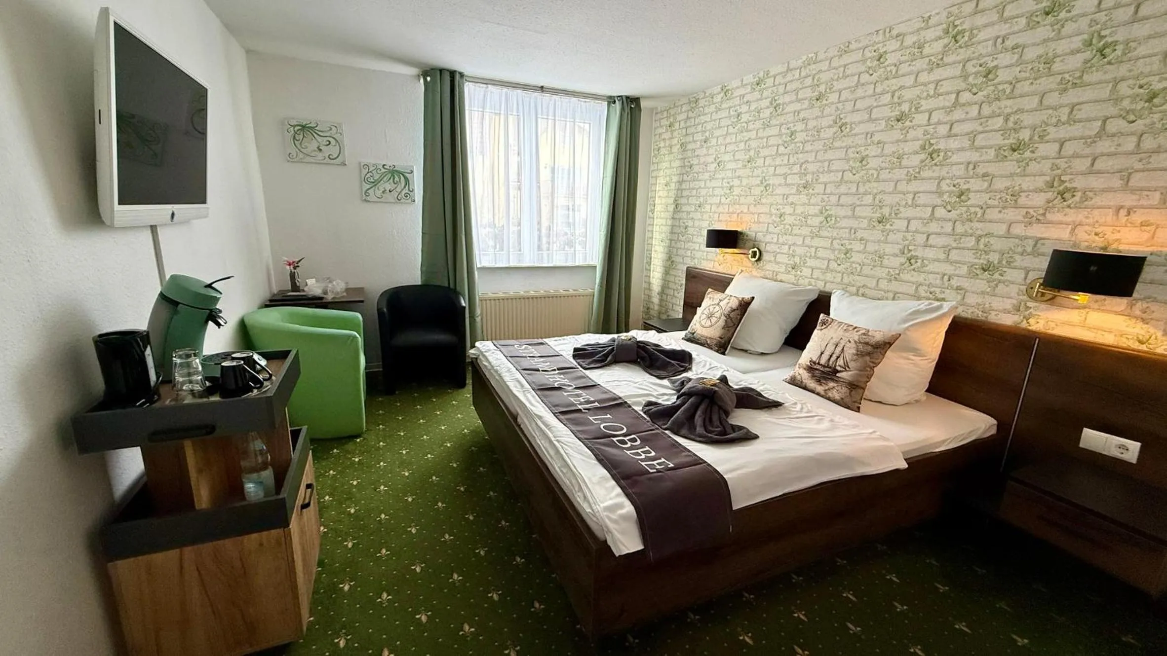 Photo of the whole room, Bed in Strand-Hotel Lobbe