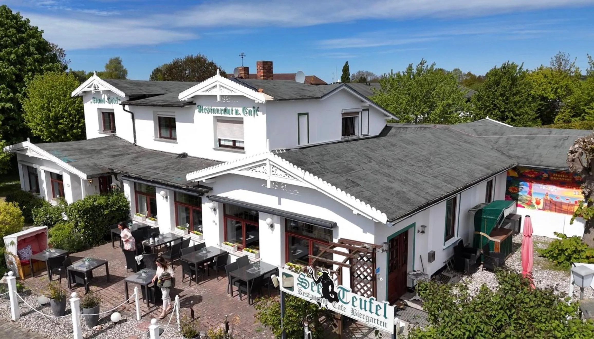 Property building in Strand-Hotel Lobbe