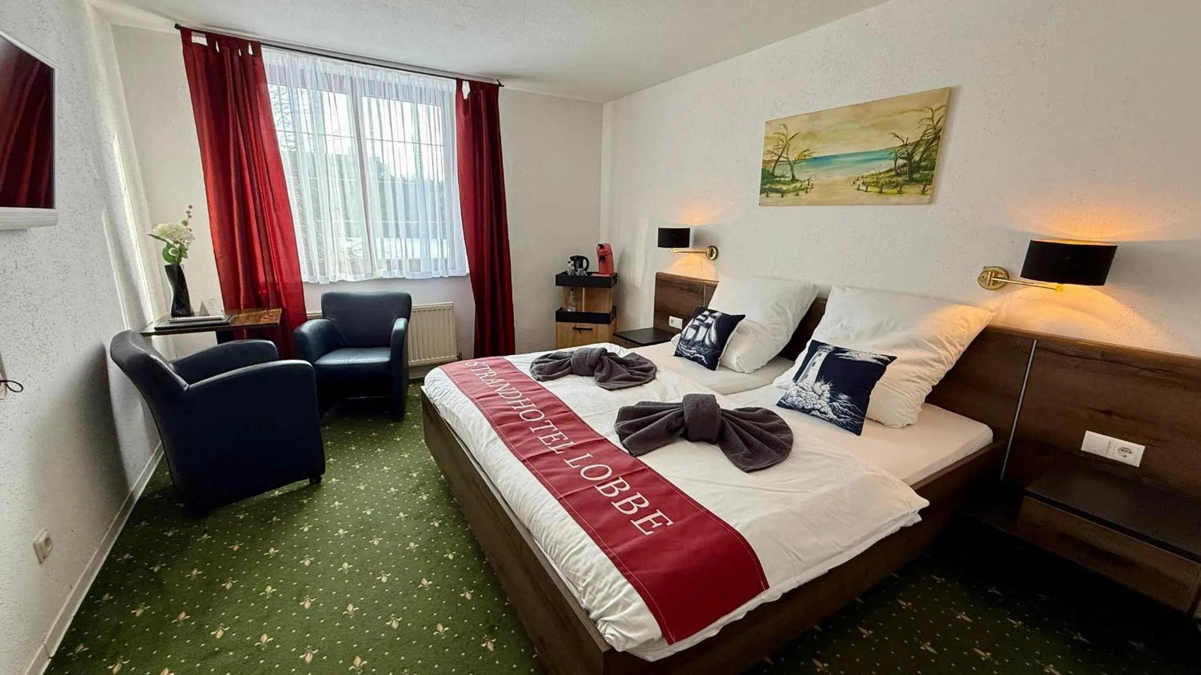 Photo of the whole room, Bed in Strand-Hotel Lobbe