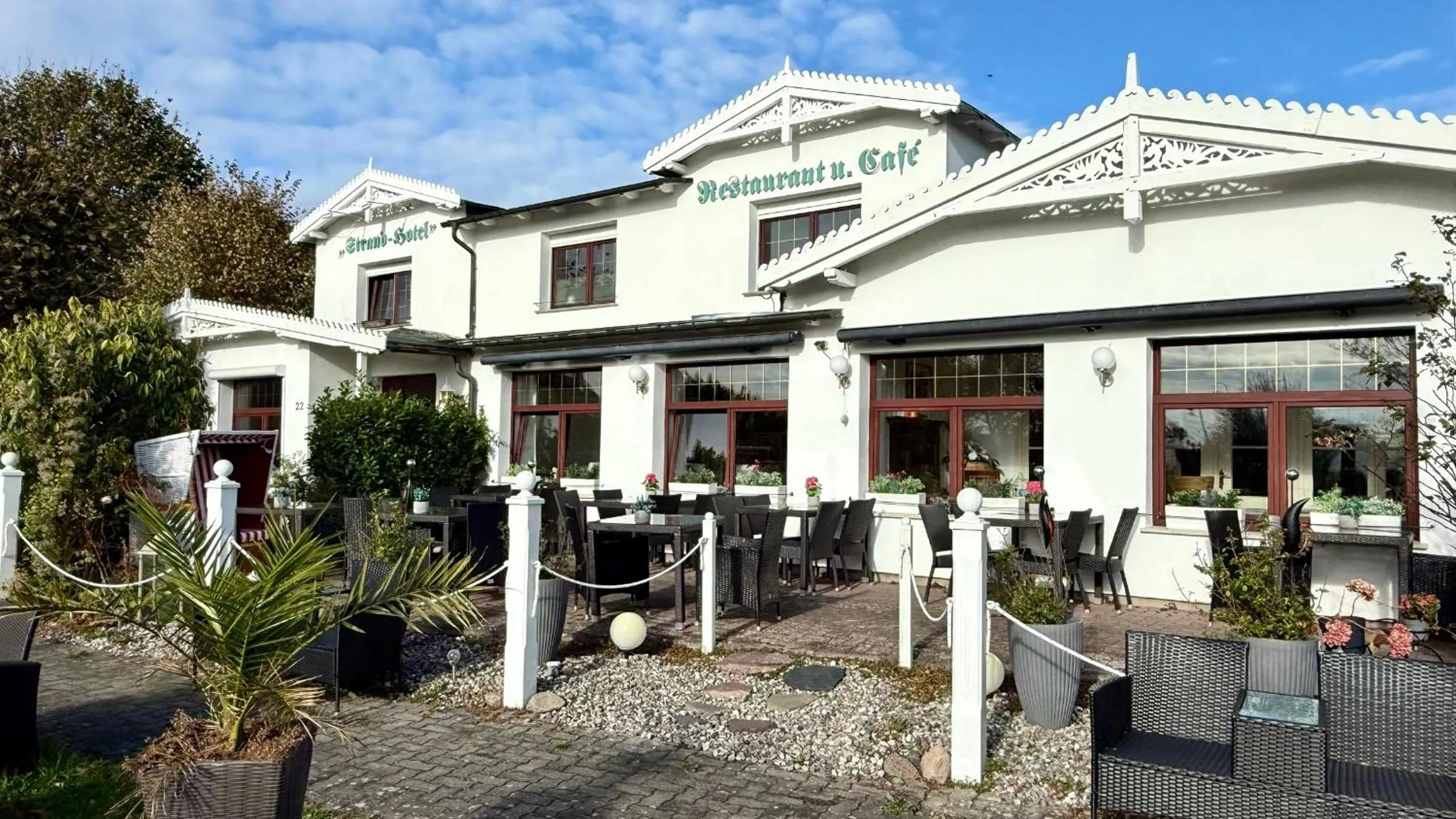 Property building in Strand-Hotel Lobbe