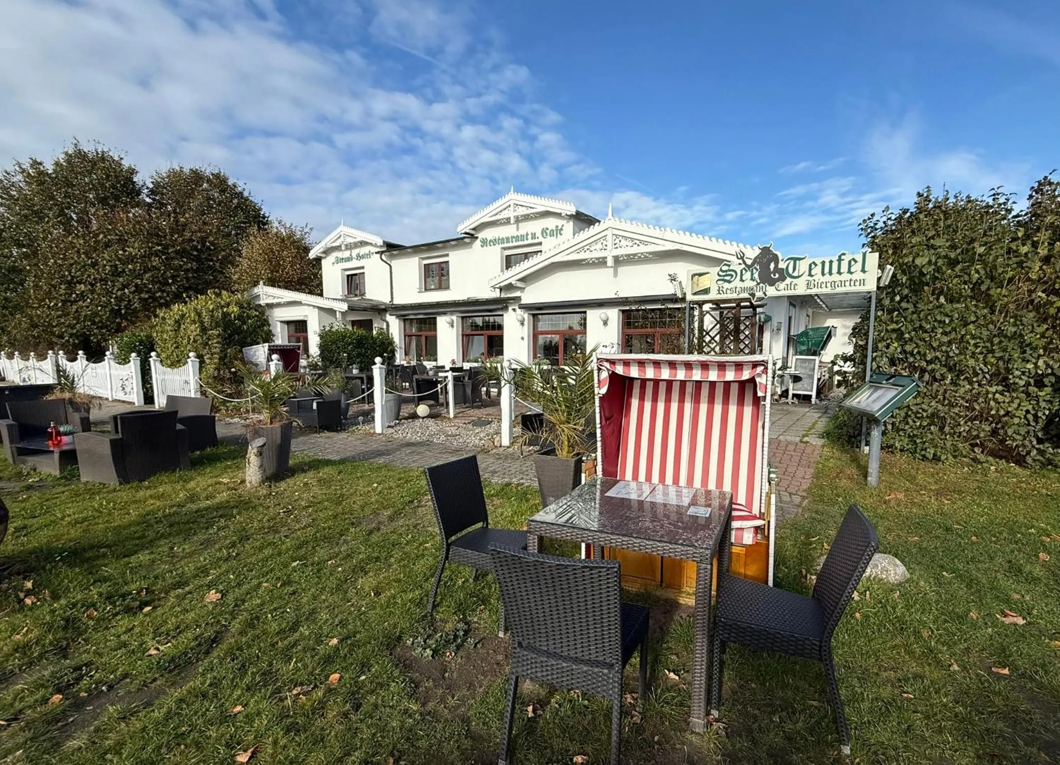 Property building in Strand-Hotel Lobbe