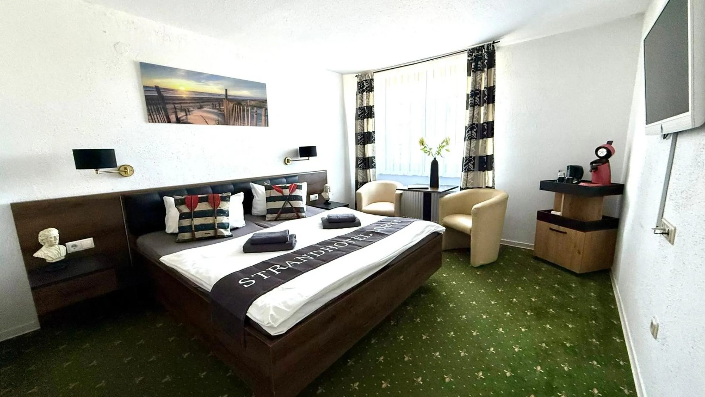 Photo of the whole room, Bed in Strand-Hotel Lobbe