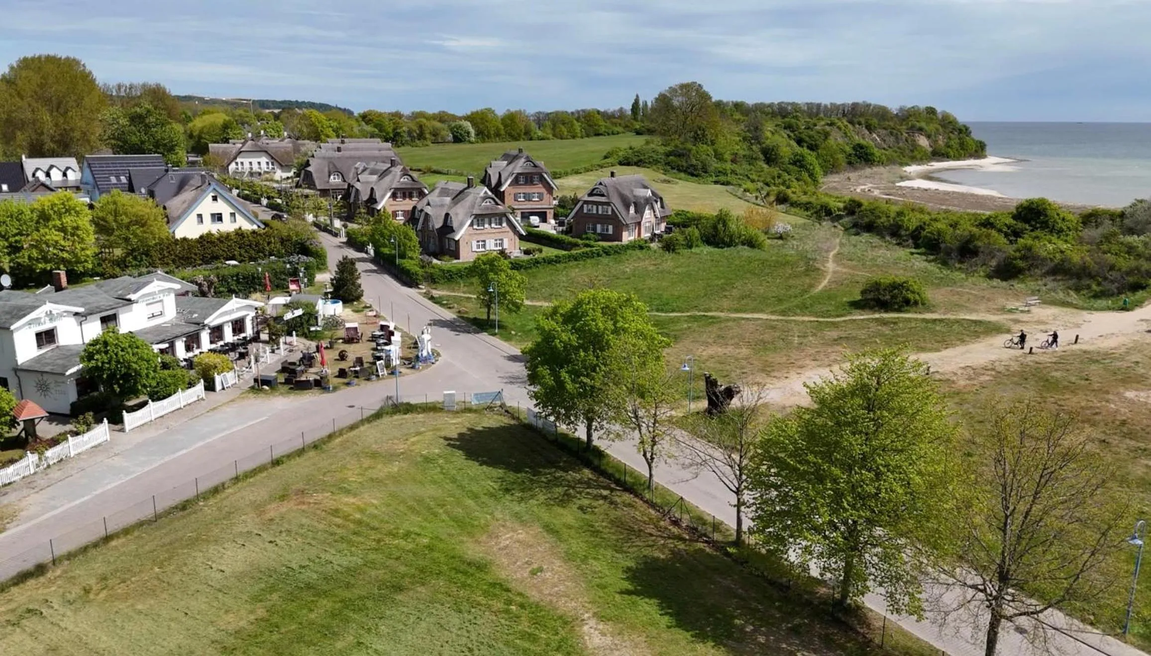 Property building in Strand-Hotel Lobbe