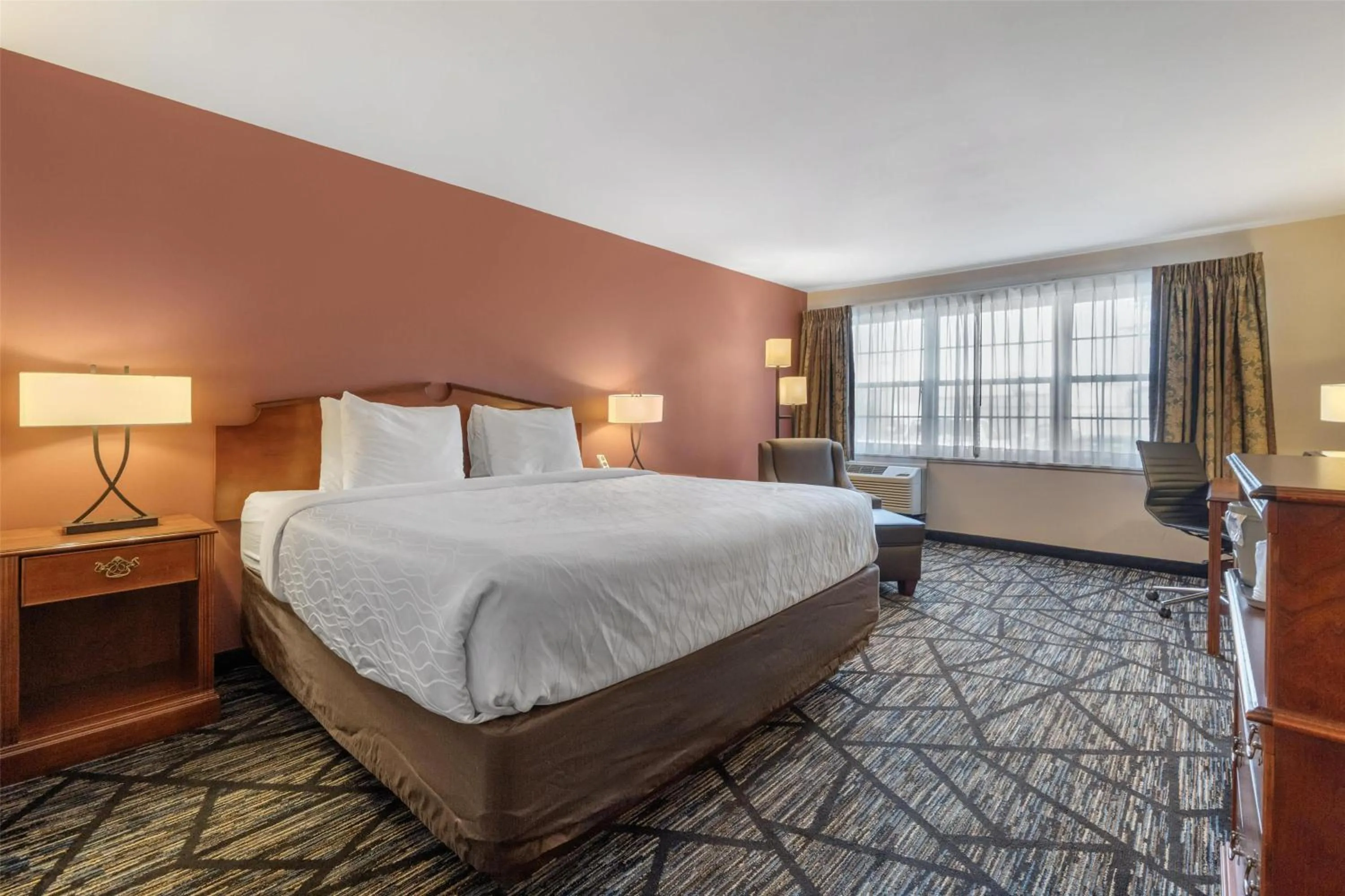 Bedroom, Bed in SureStay Plus Hotel by Best Western Auburn