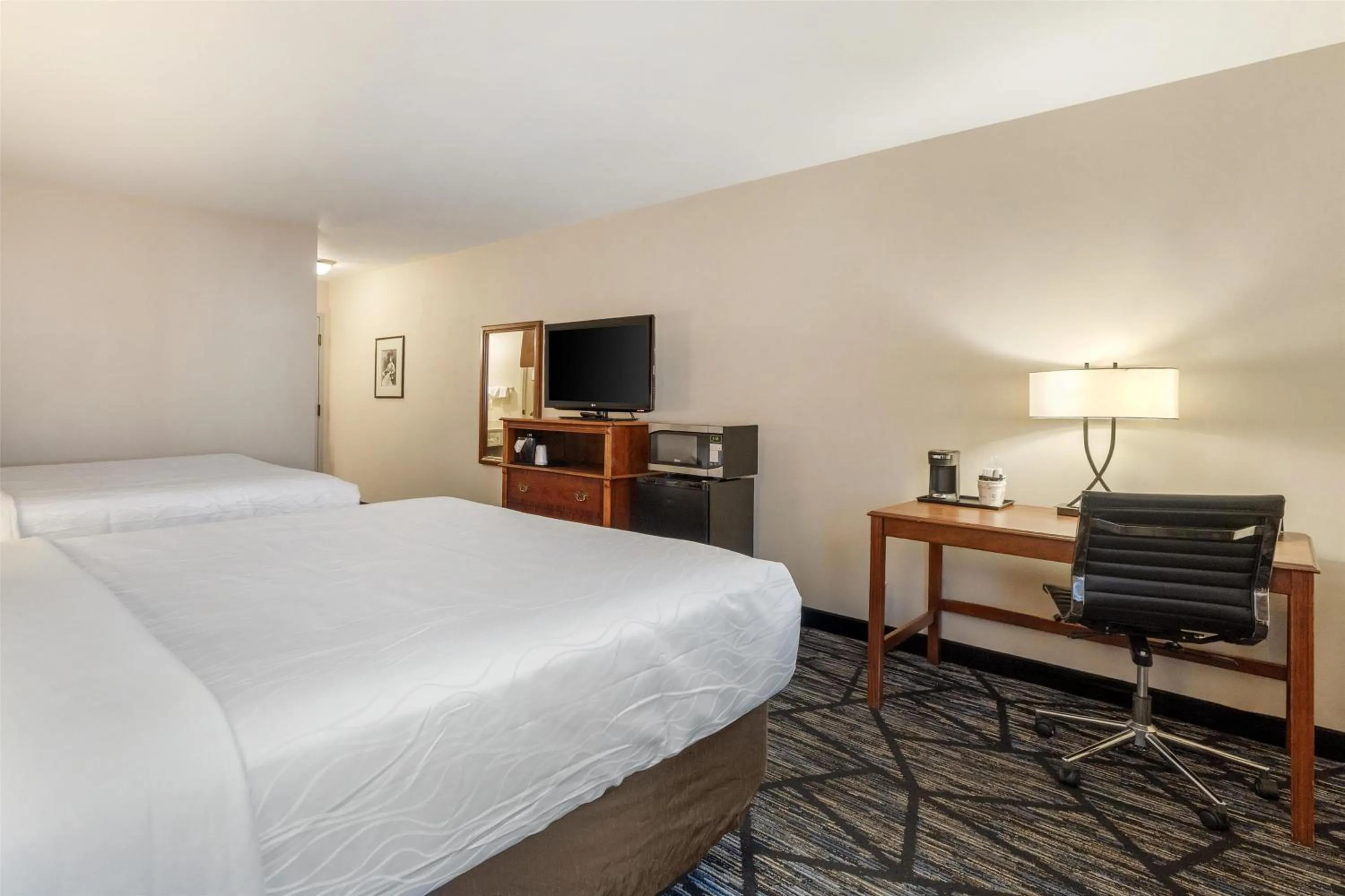 Bedroom, Bed in SureStay Plus Hotel by Best Western Auburn
