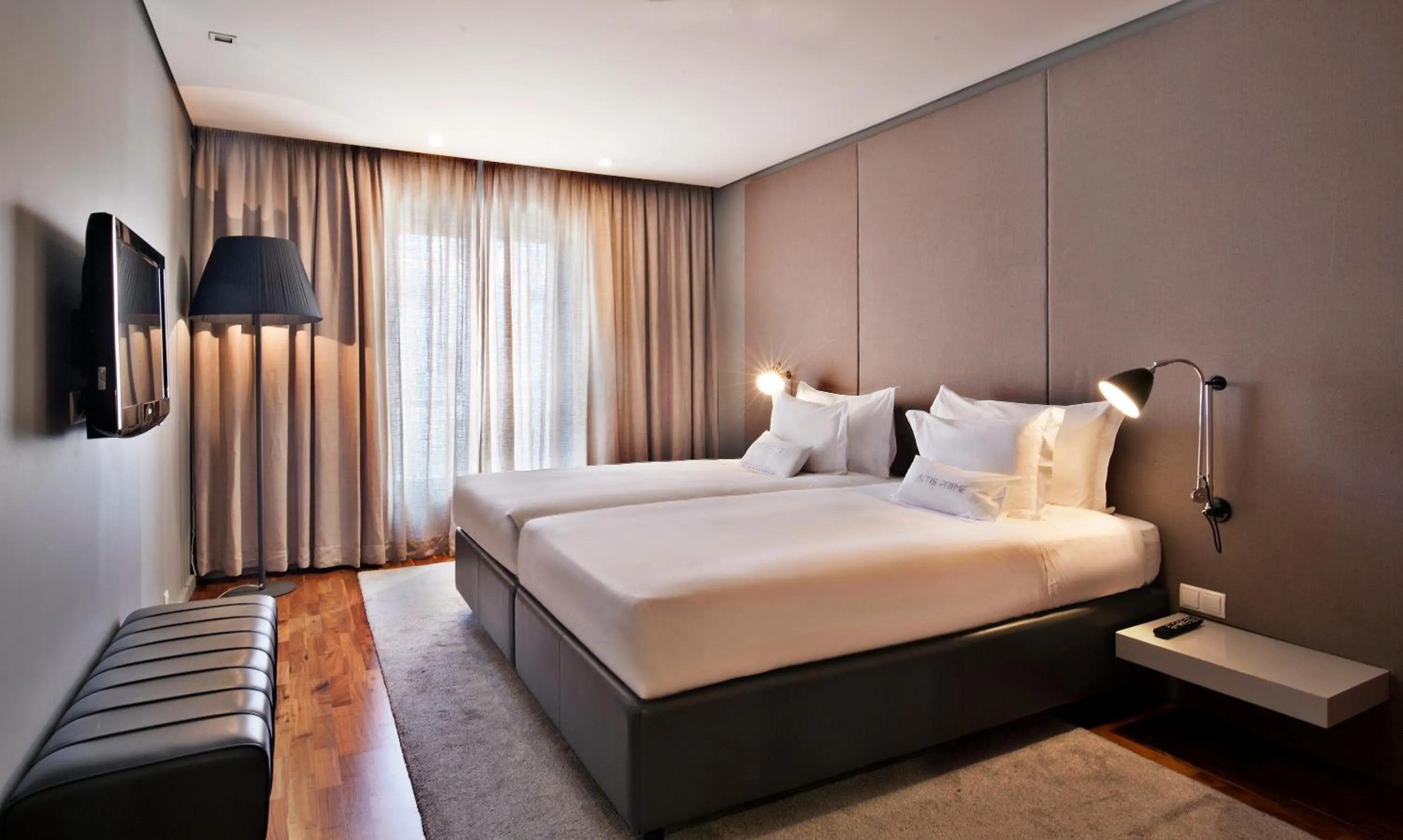 Bedroom, Bed in Altis Prime Hotel