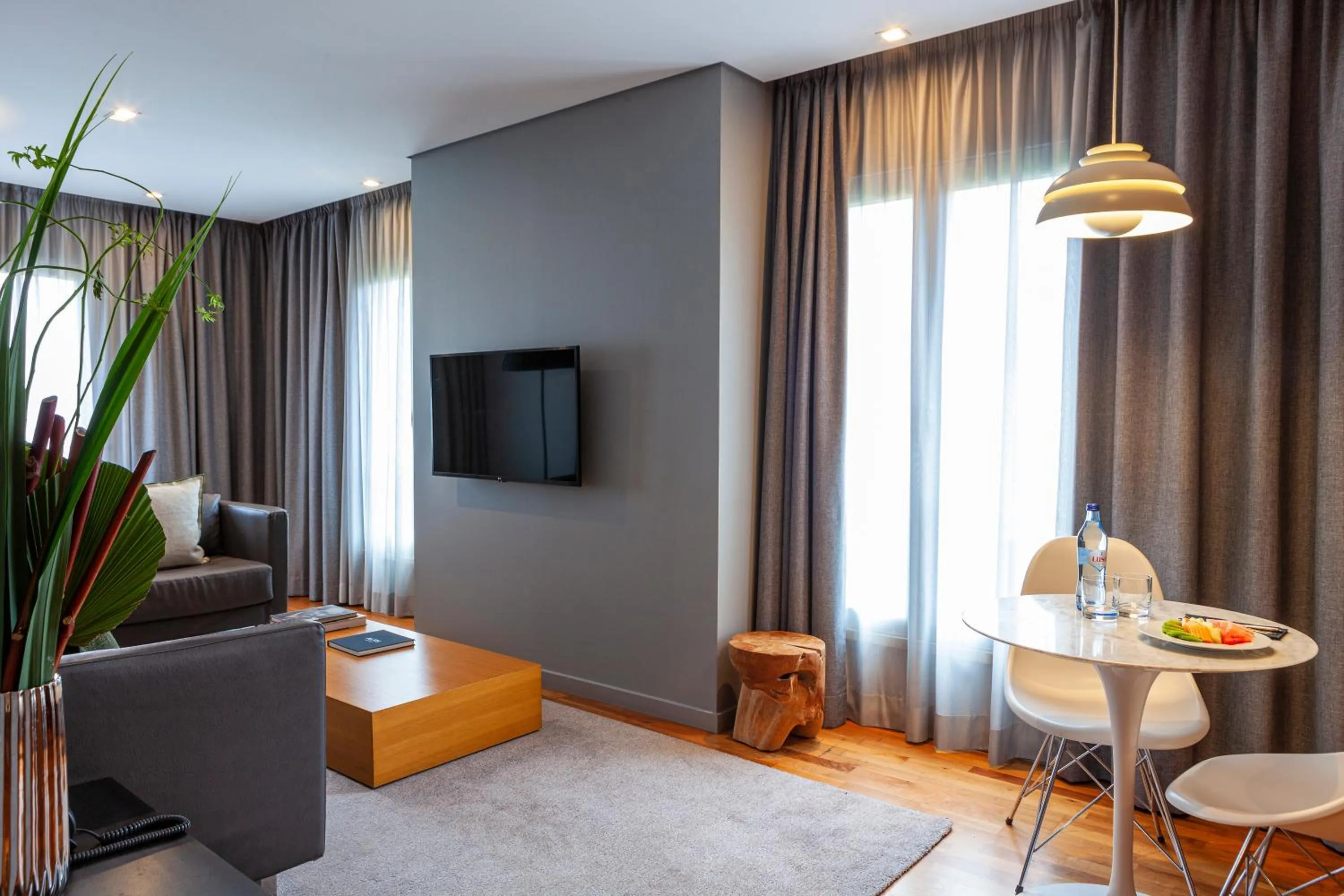 Communal lounge/ TV room in Altis Prime Hotel