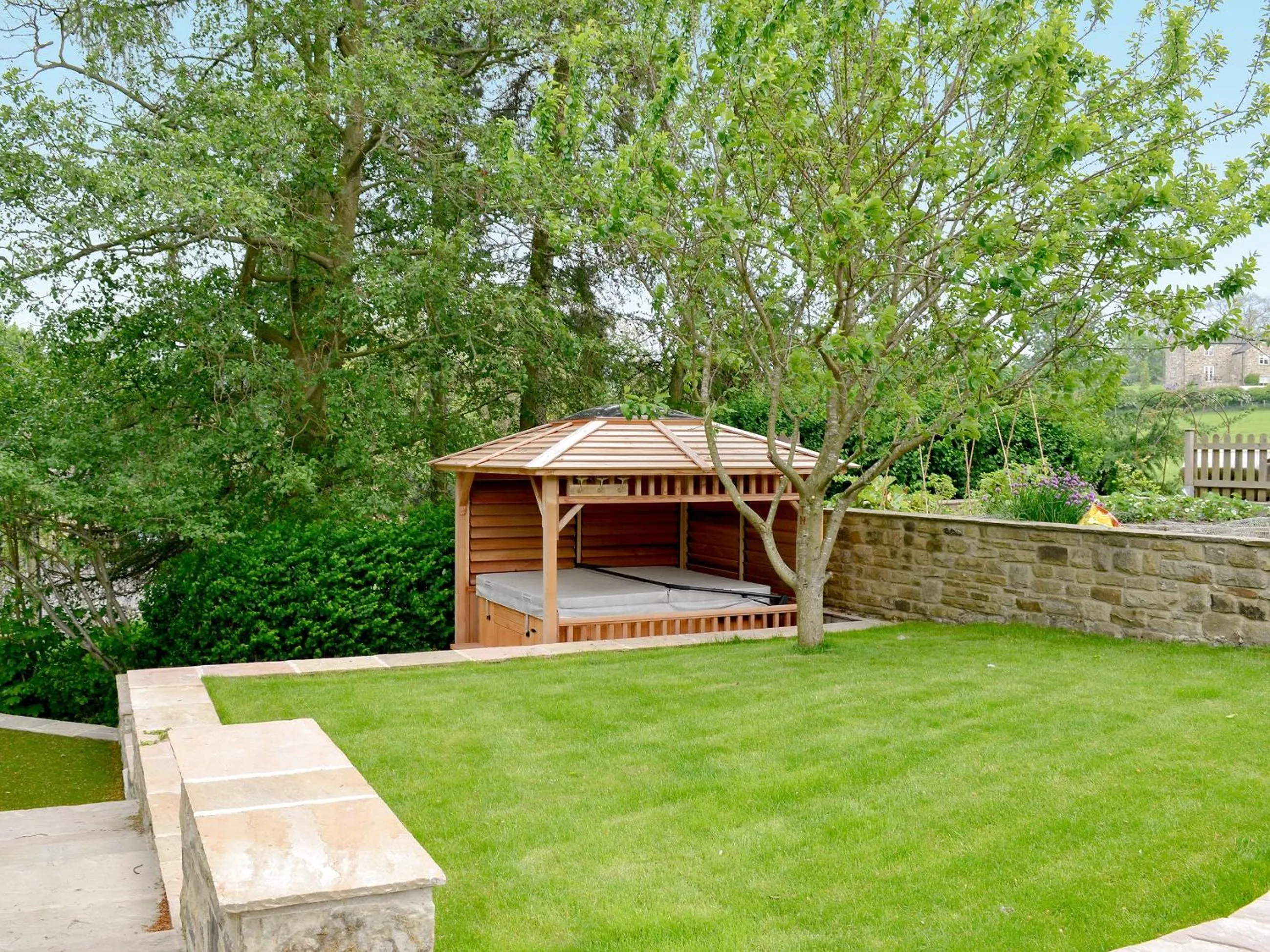 Property building in Stirton Burrow